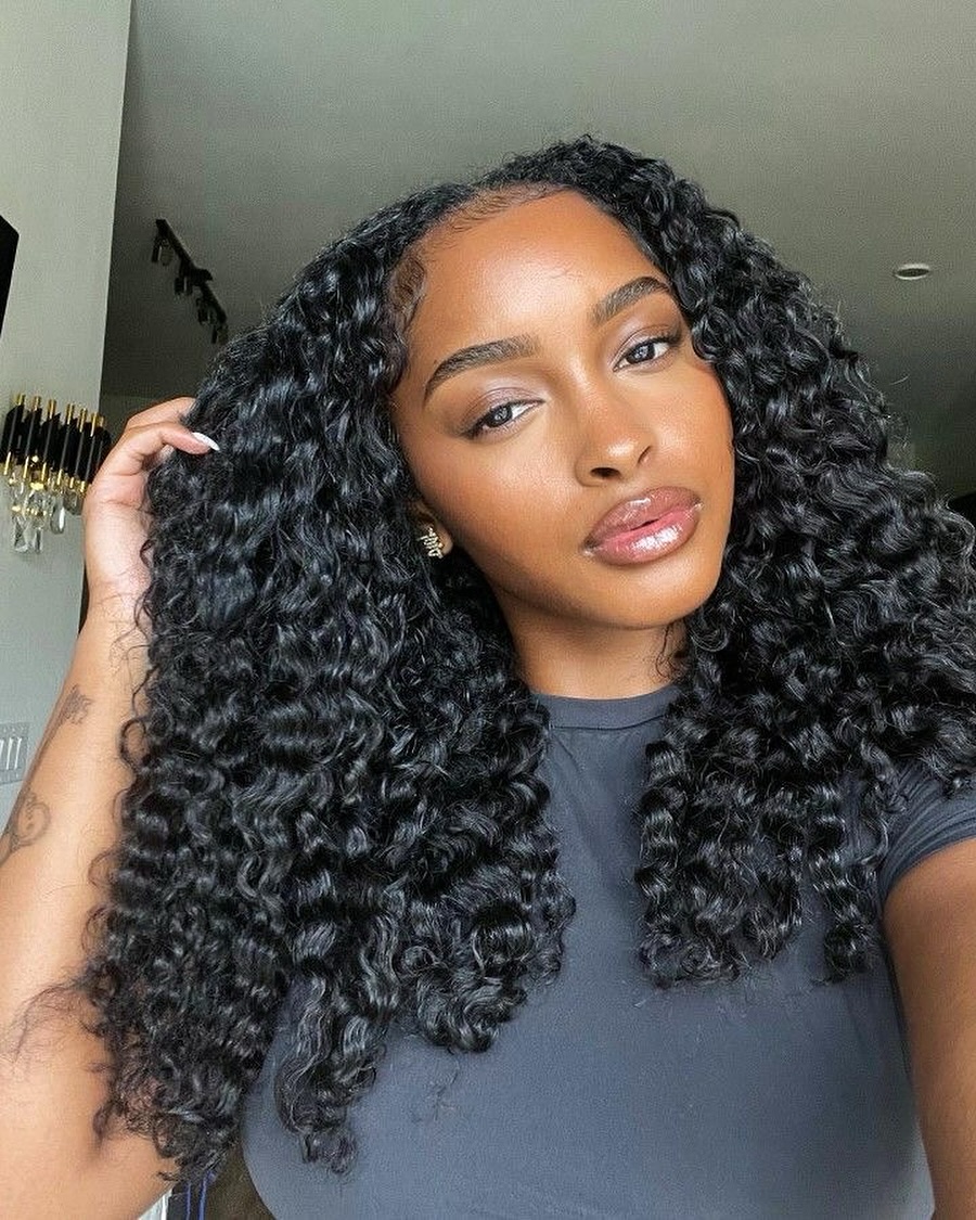 Voluminous Midnight Waves with Shimmering Highlights