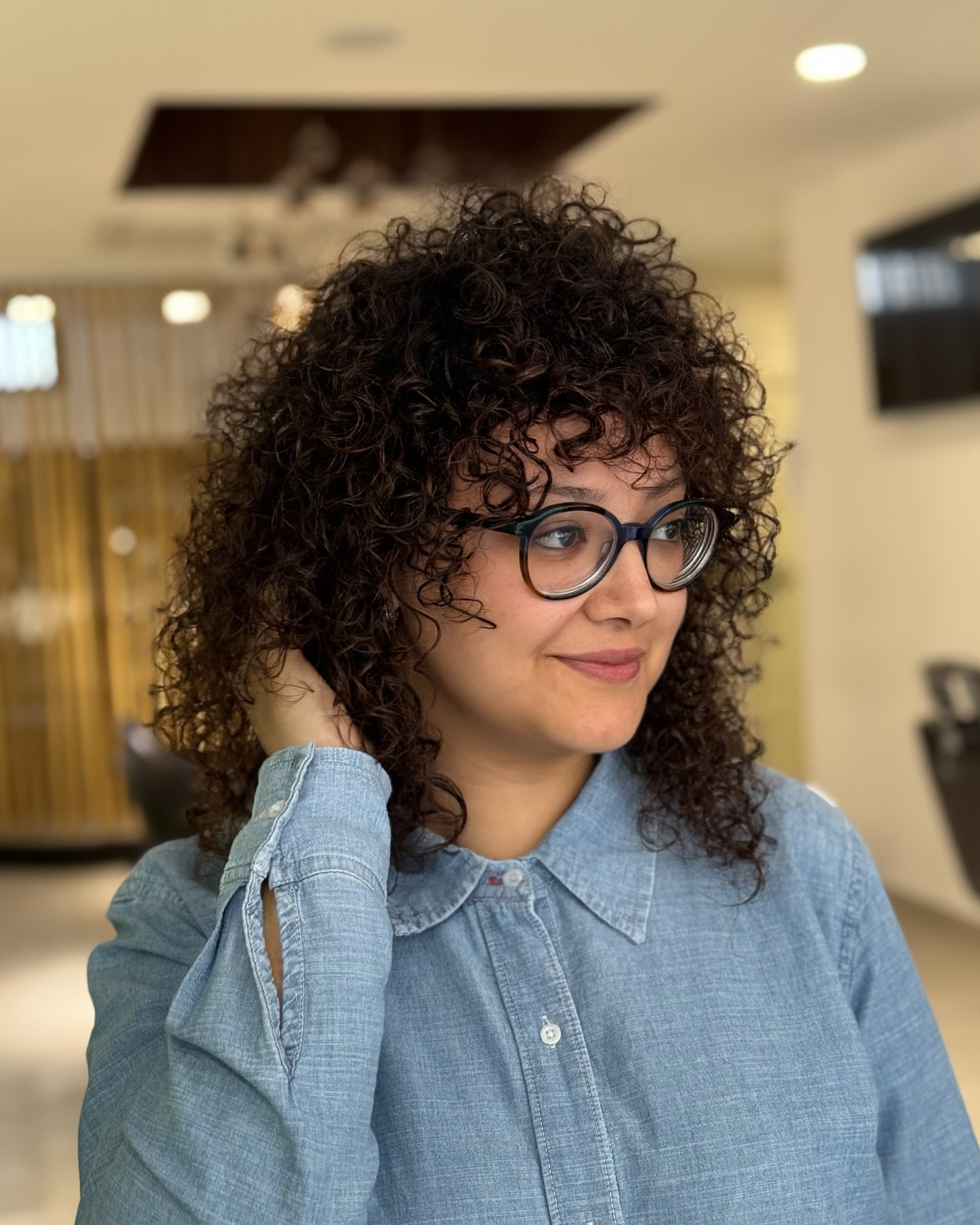 Voluminous Natural Curly Bob with Defined Curls
