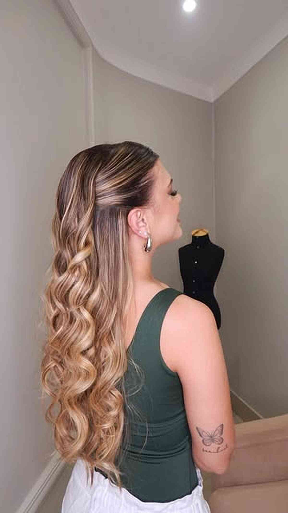 Wavy Honey Blonde Balayage with Elegant Layers