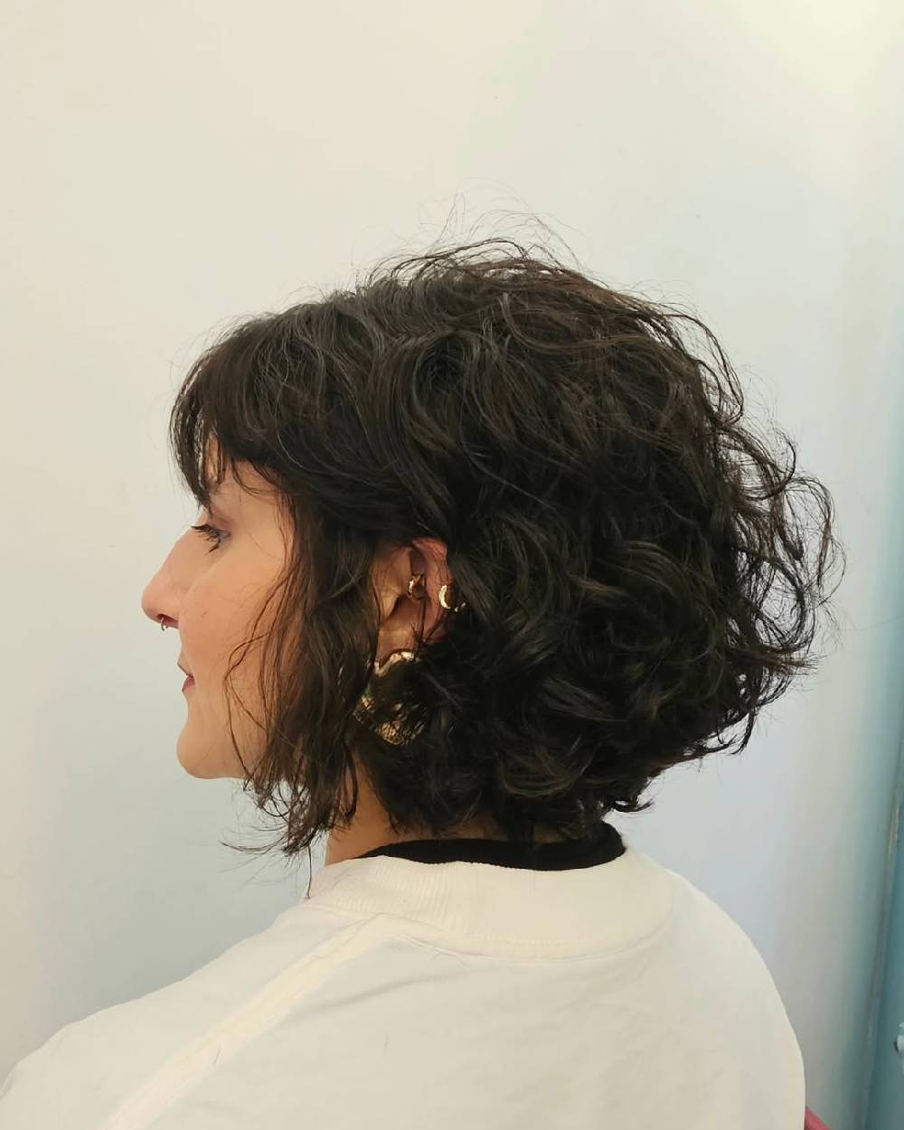 Chic Curly Bob with Defined Layers