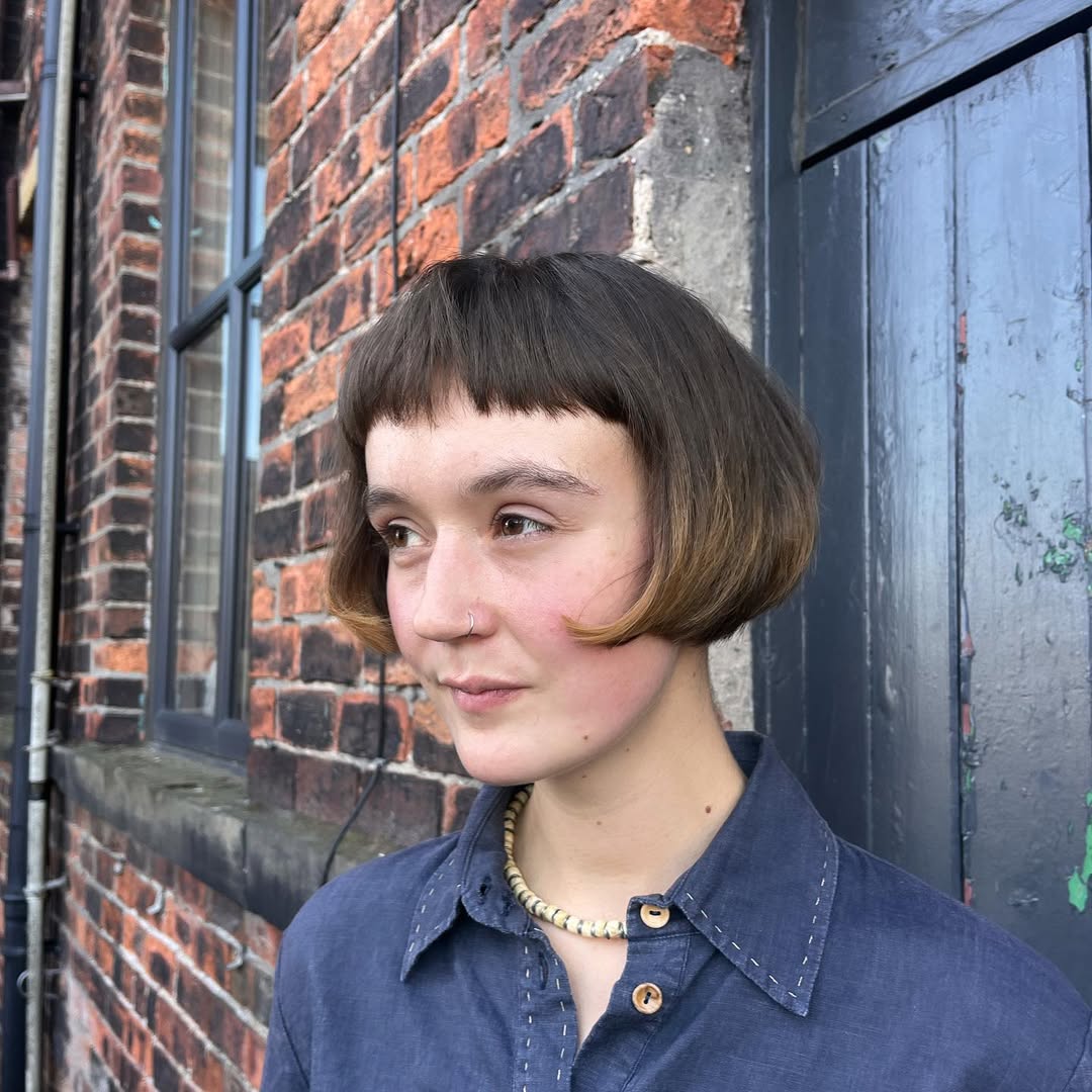 Chic Rounded Bob with Subtle Highlights