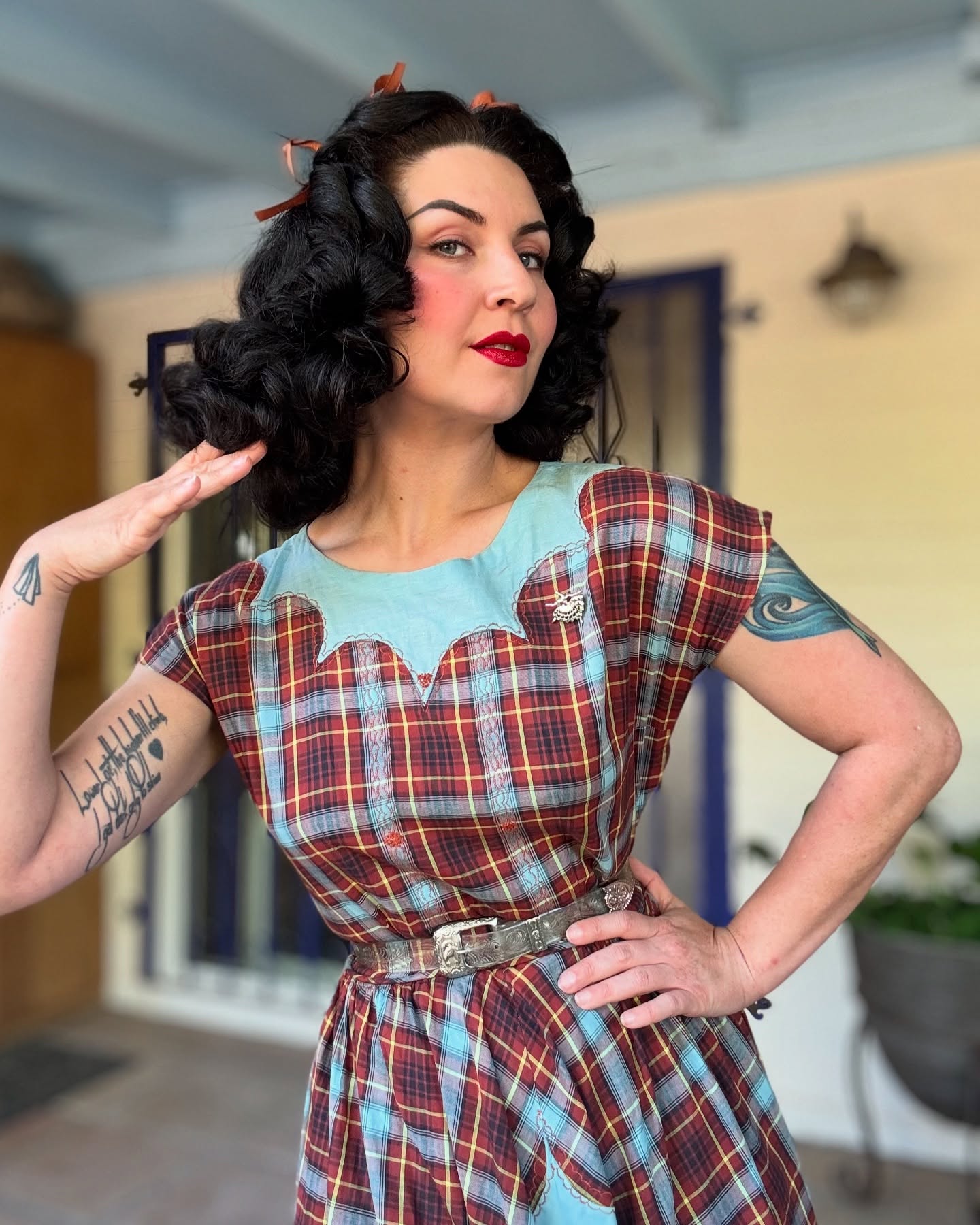 Bouncy Black Pin-Up Curls with Bright Accents
