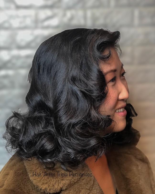 Chic Ebony Retro Waves