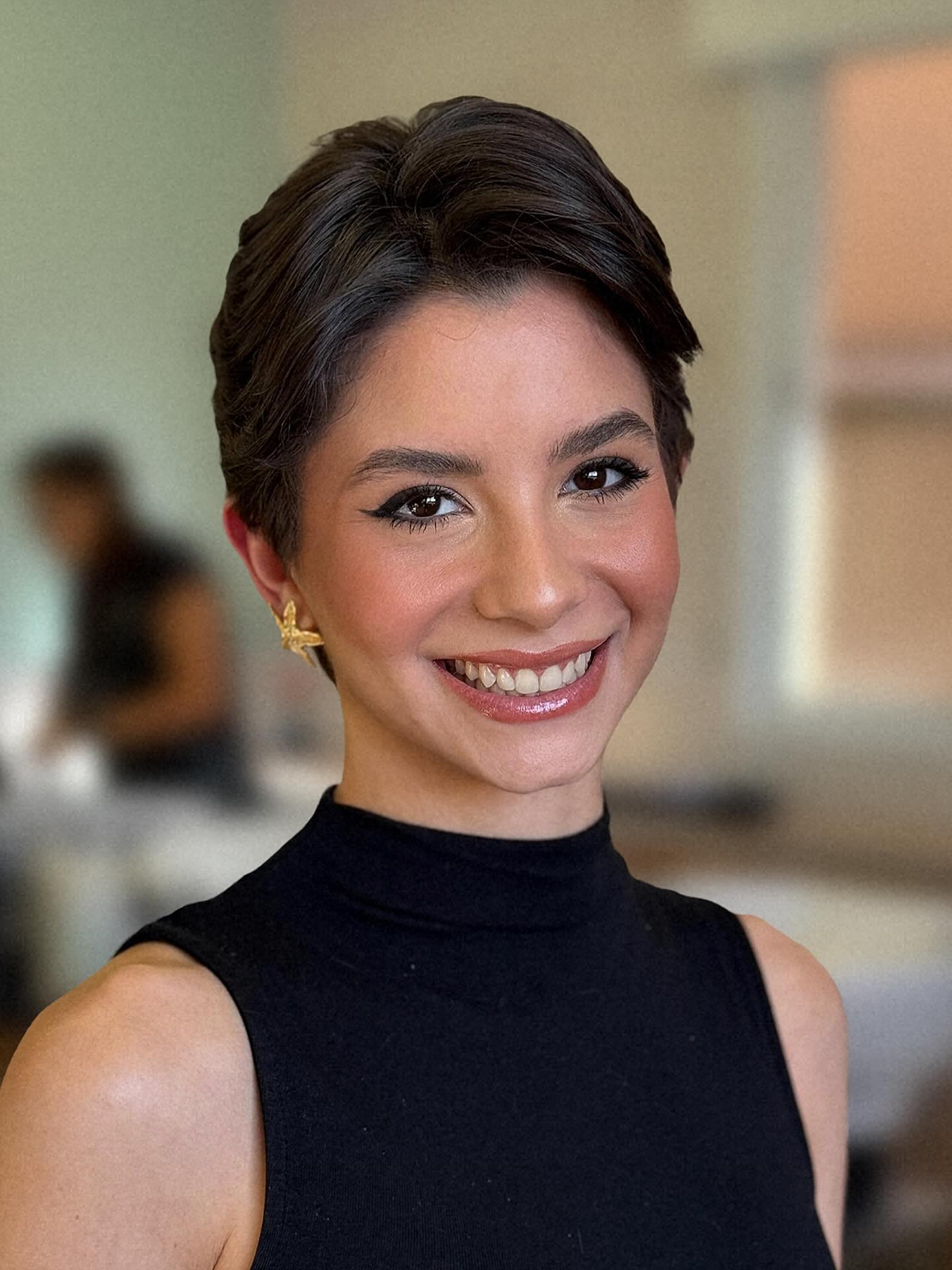 Chic Textured Pixie Cut with Side-Swept Fringe