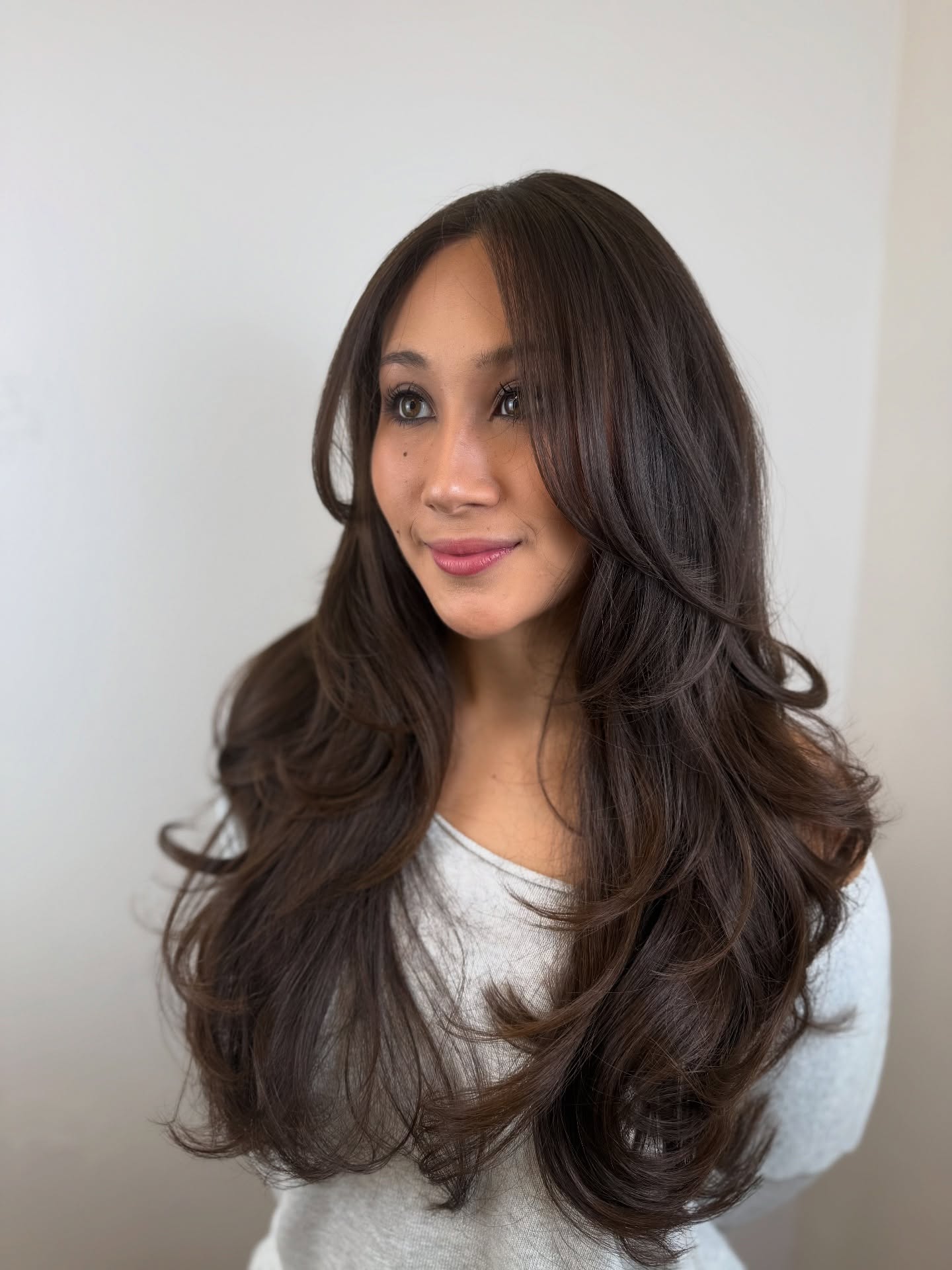 Luxurious Long Butterfly Layers with Gentle Movement