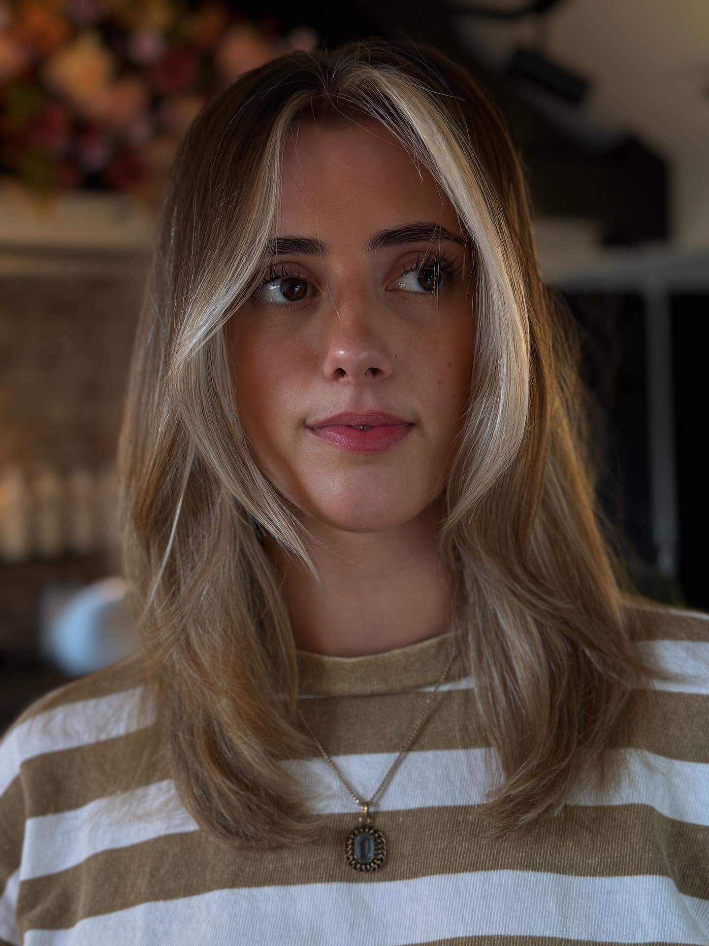 Soft Golden Face-Framing Highlights with Feathered Ends