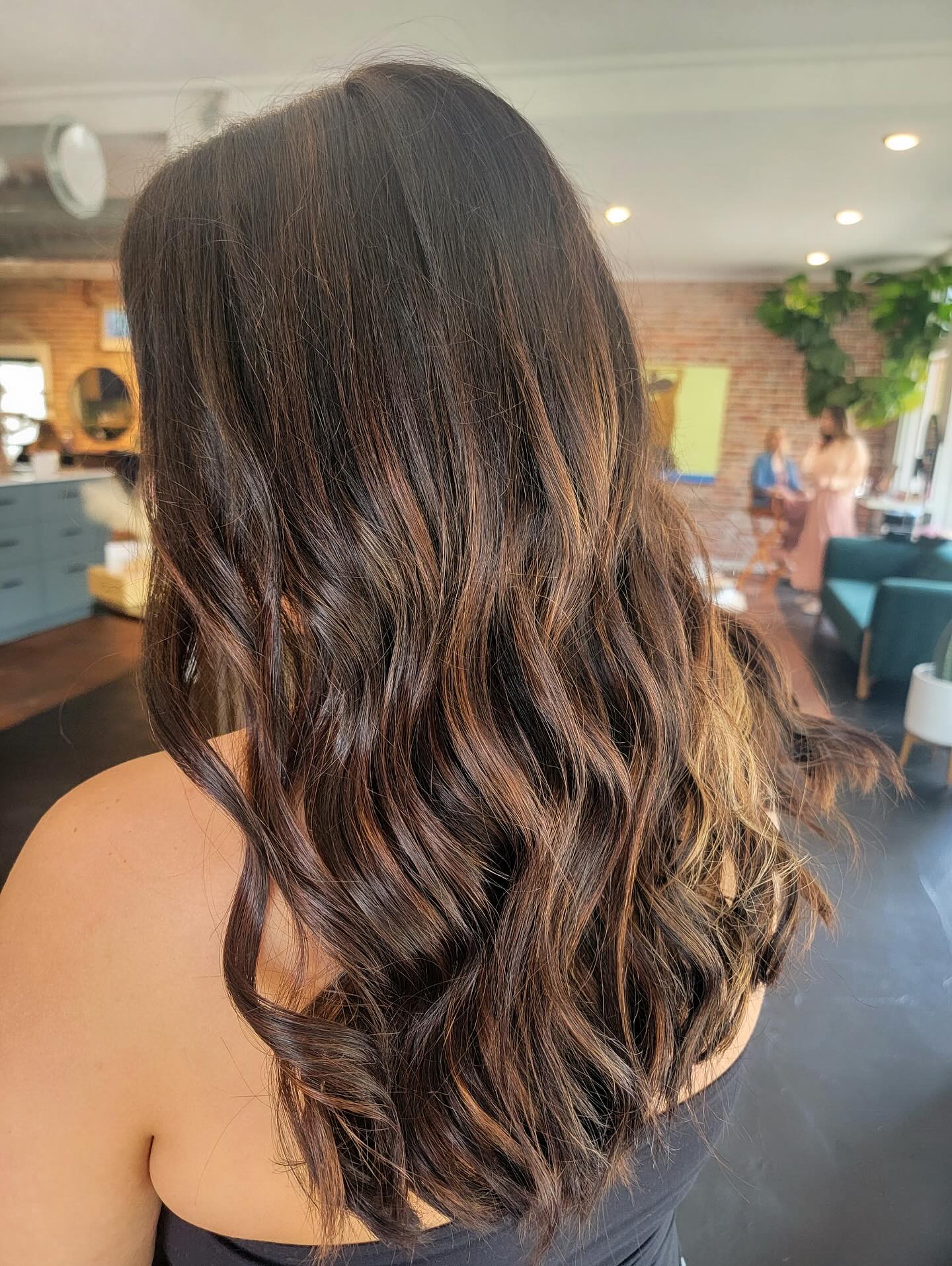 Chic Wavy Dark Brunette Balayage