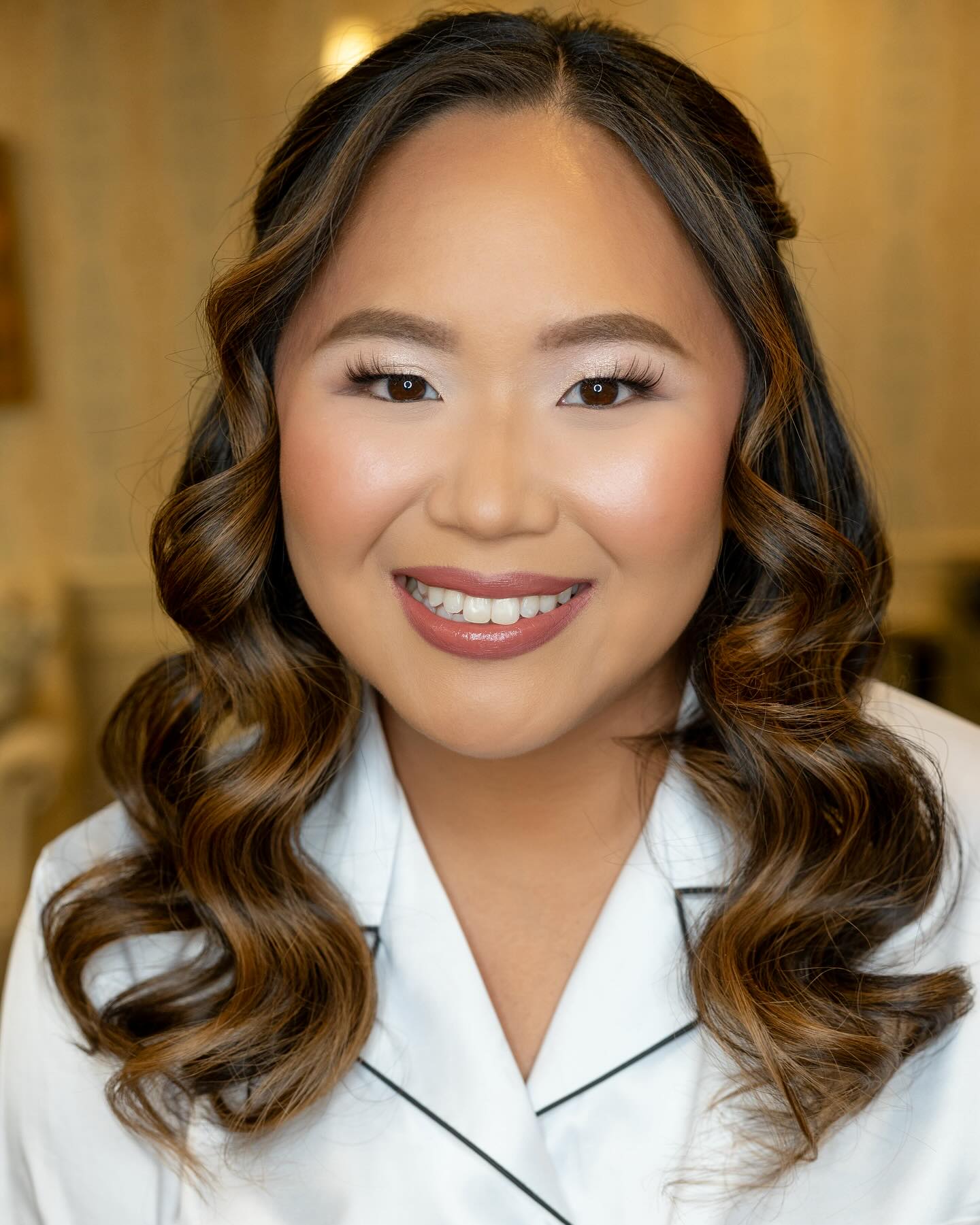 Lustrous Caramel Swirls with Gentle Waves