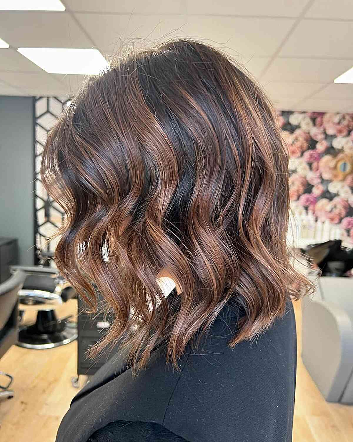 Textured Wavy Brown Bob with Subtle Highlights