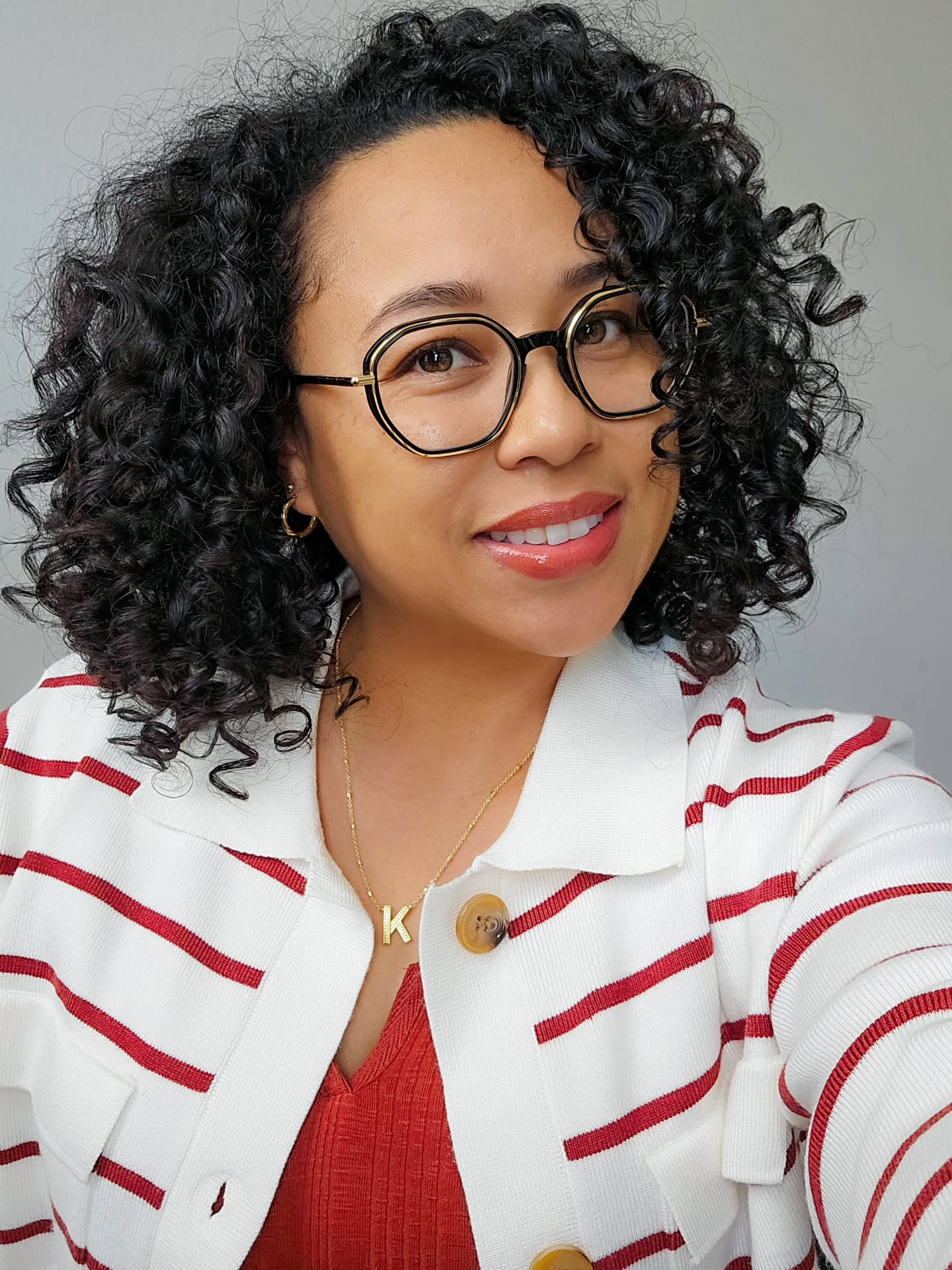 Voluminous Shoulder-Length Ringlet Curls