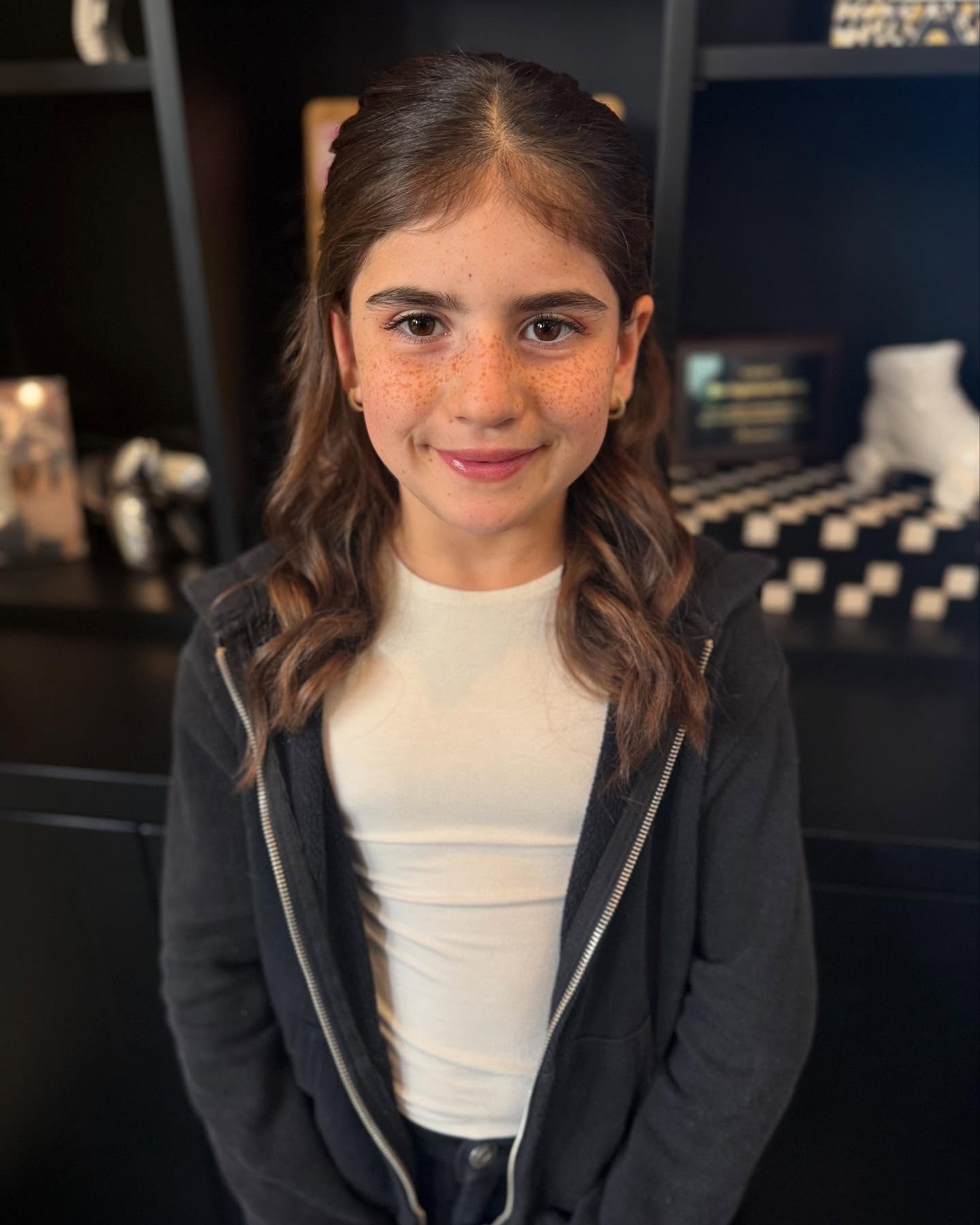 Youthful Soft Curls with Natural Highlights