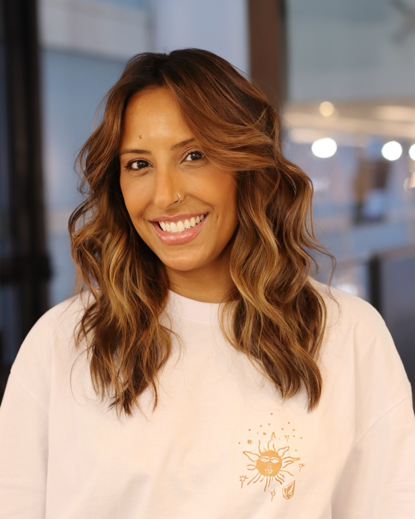 Breezy Sun-Kissed Beach Waves with Seamless Layers