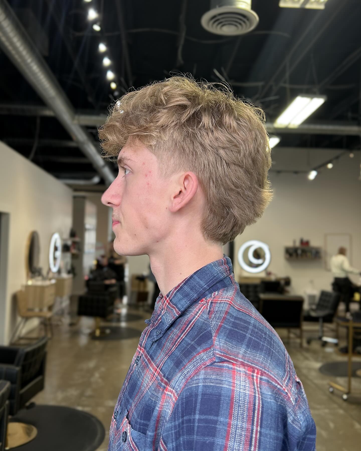 Modern Textured Mullet with Loose Waves