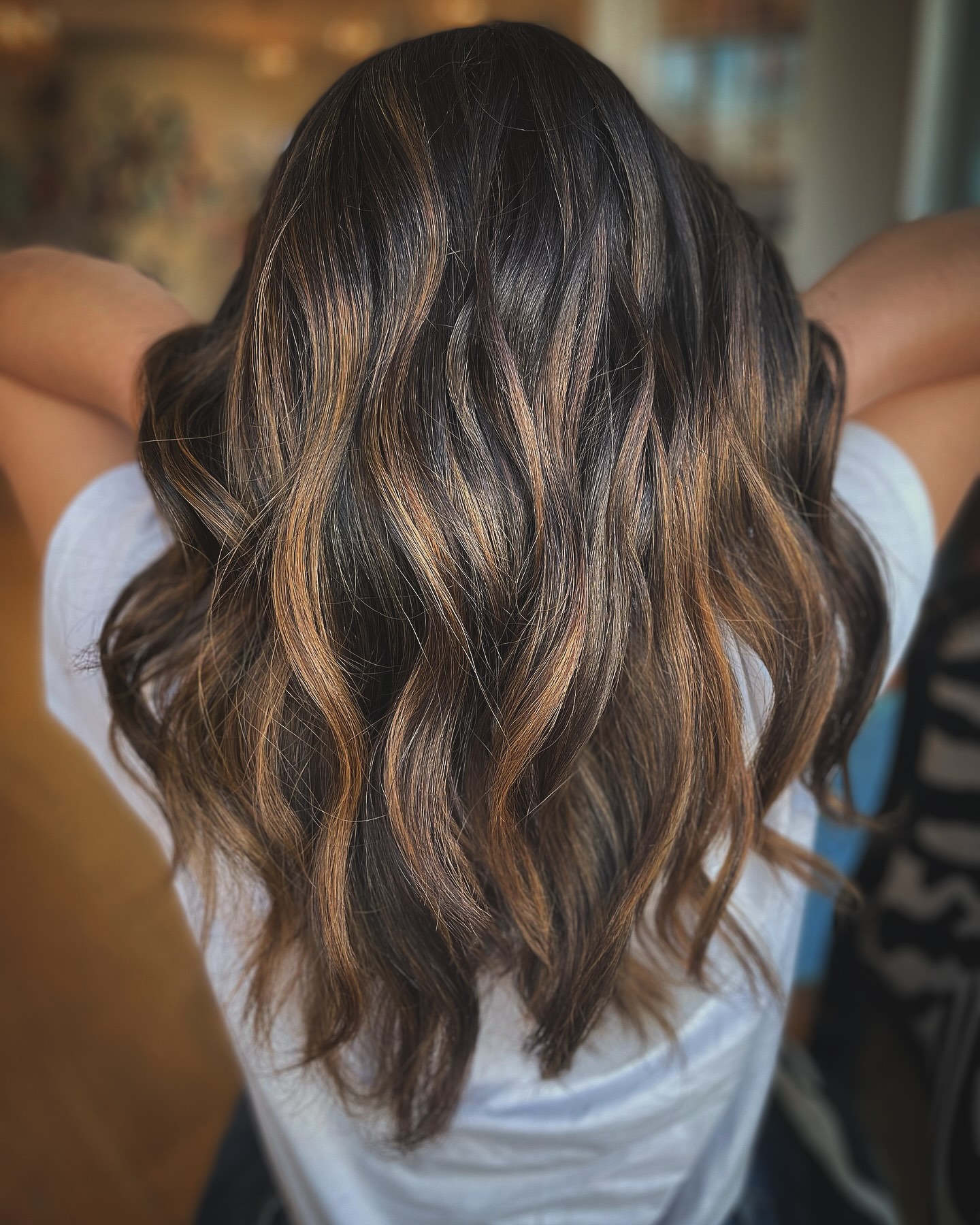 Radiant Caramel Balayage on Long, Soft Waves