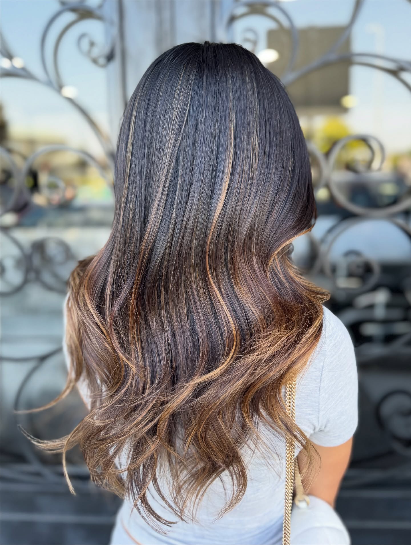Radiant Caramel Balayage with Subtle Waves
