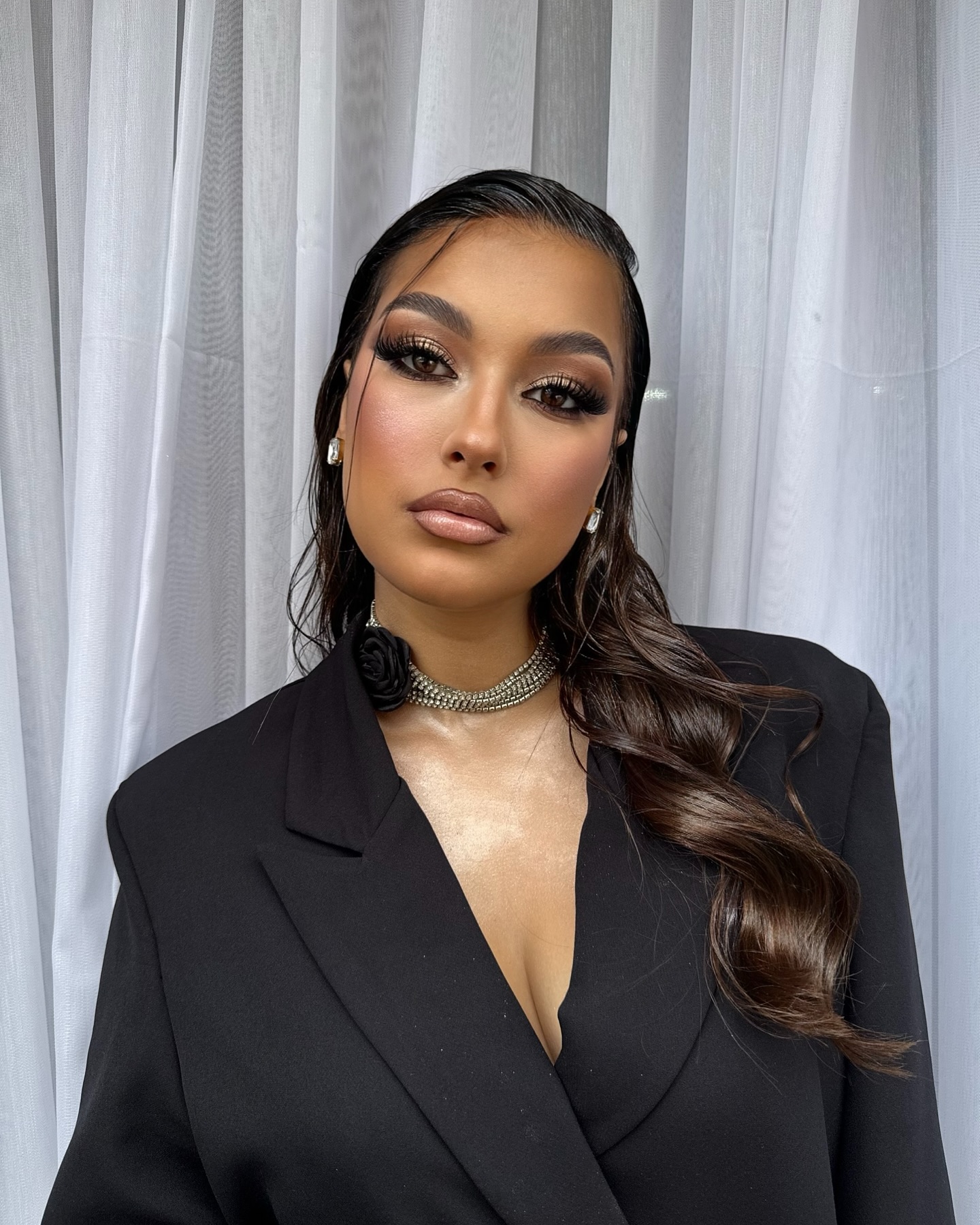 Sleek-Wet-Look-Cascading-Curls