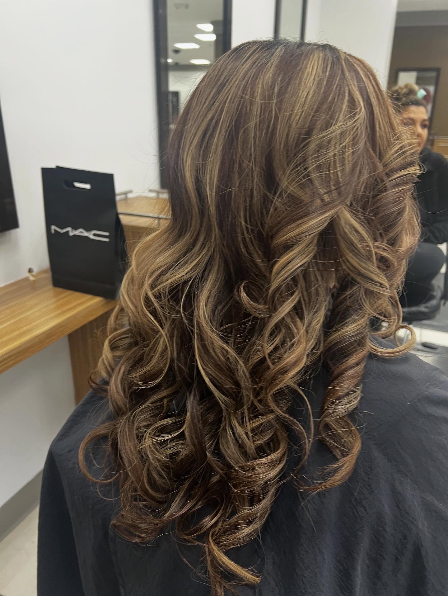 Soft Defined Curls with Warm Caramel Highlights
