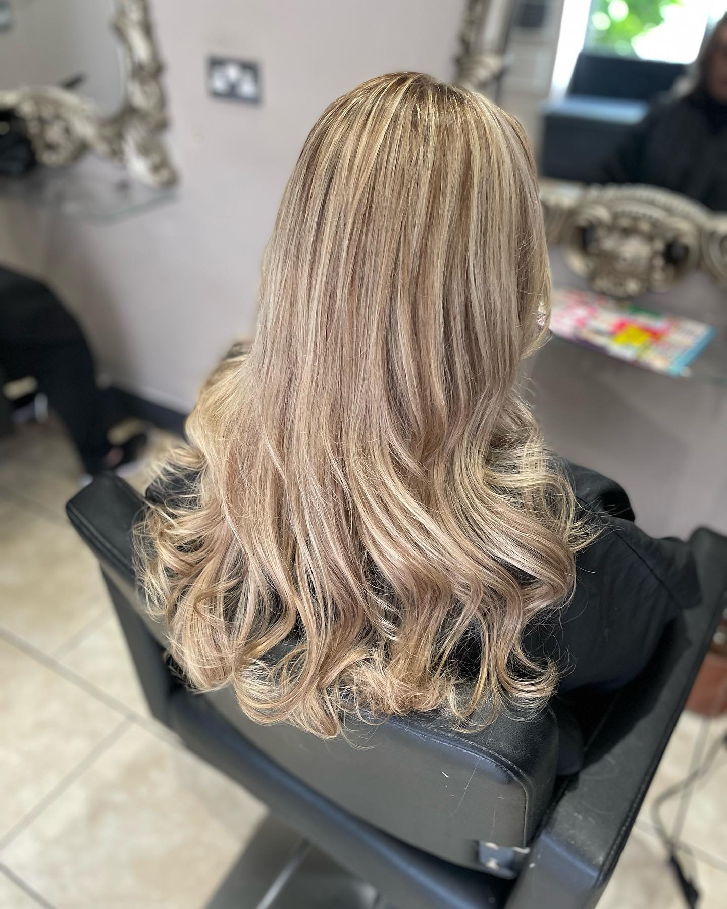 Soft Golden Lowlights with Loose Waves