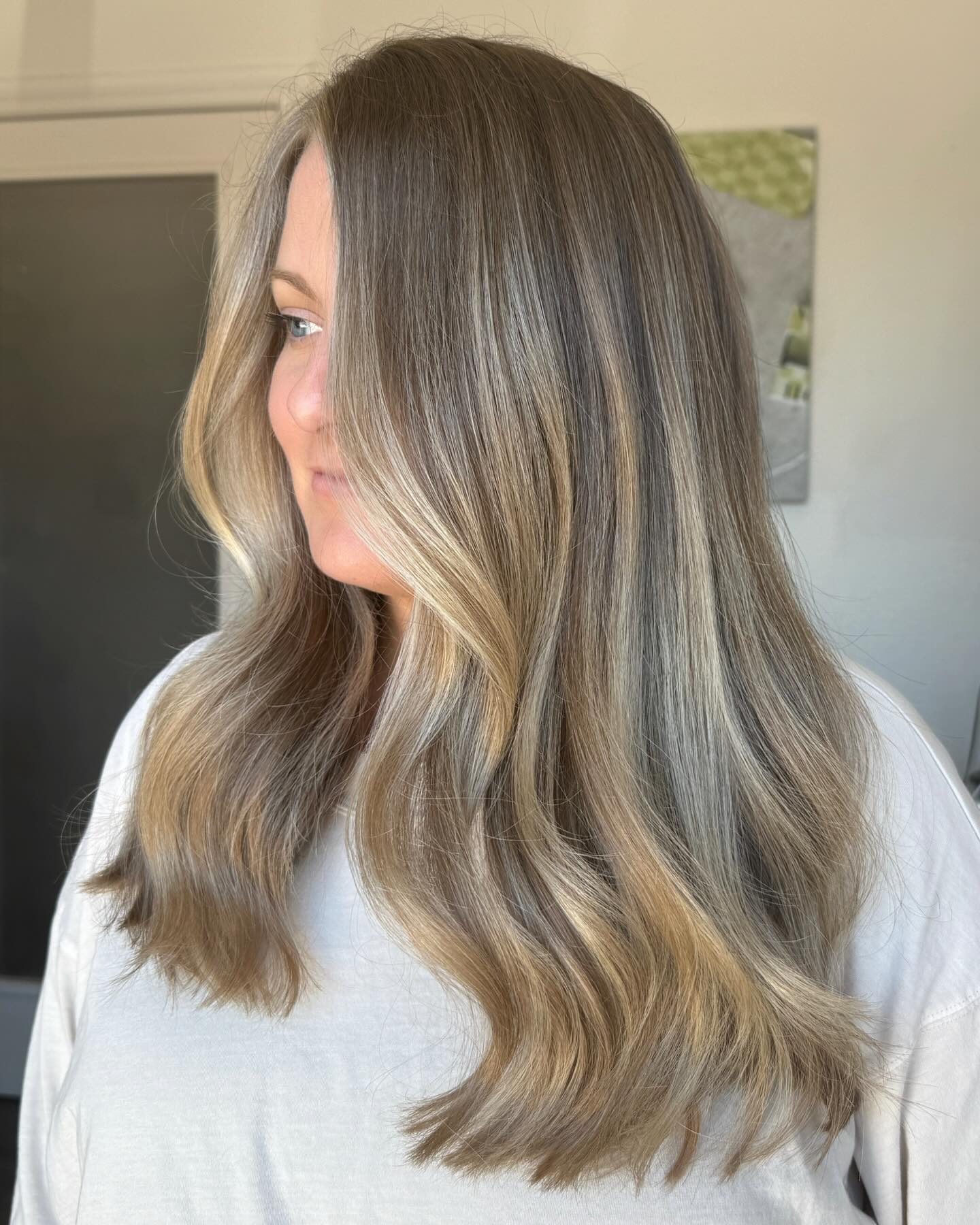 Textured Ashy Blonde Lowlights with Subtle Waves
