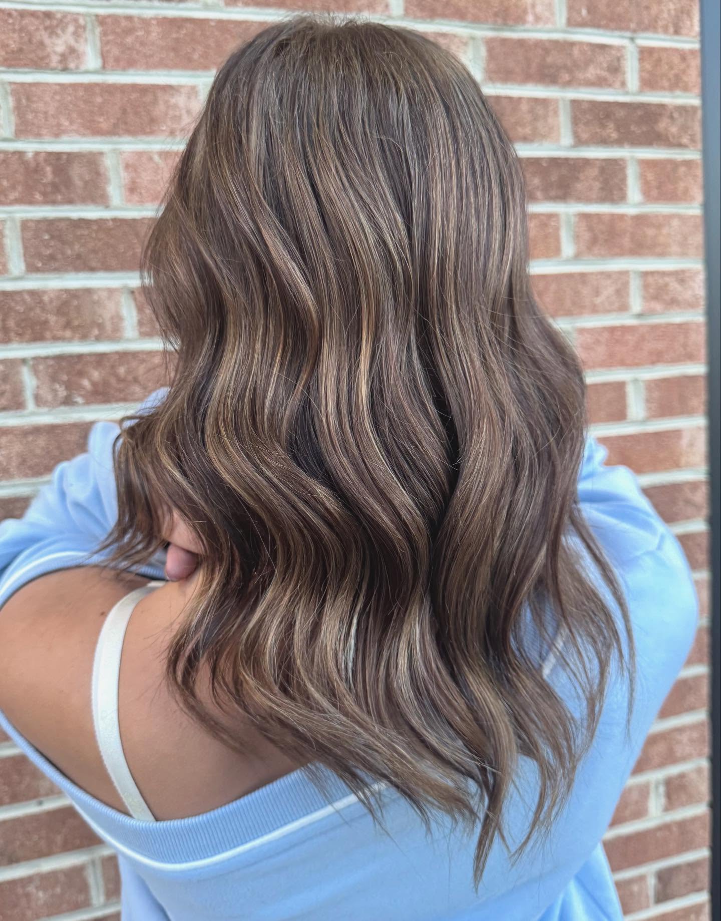Chic Bronde Waves with Detailed Highlights