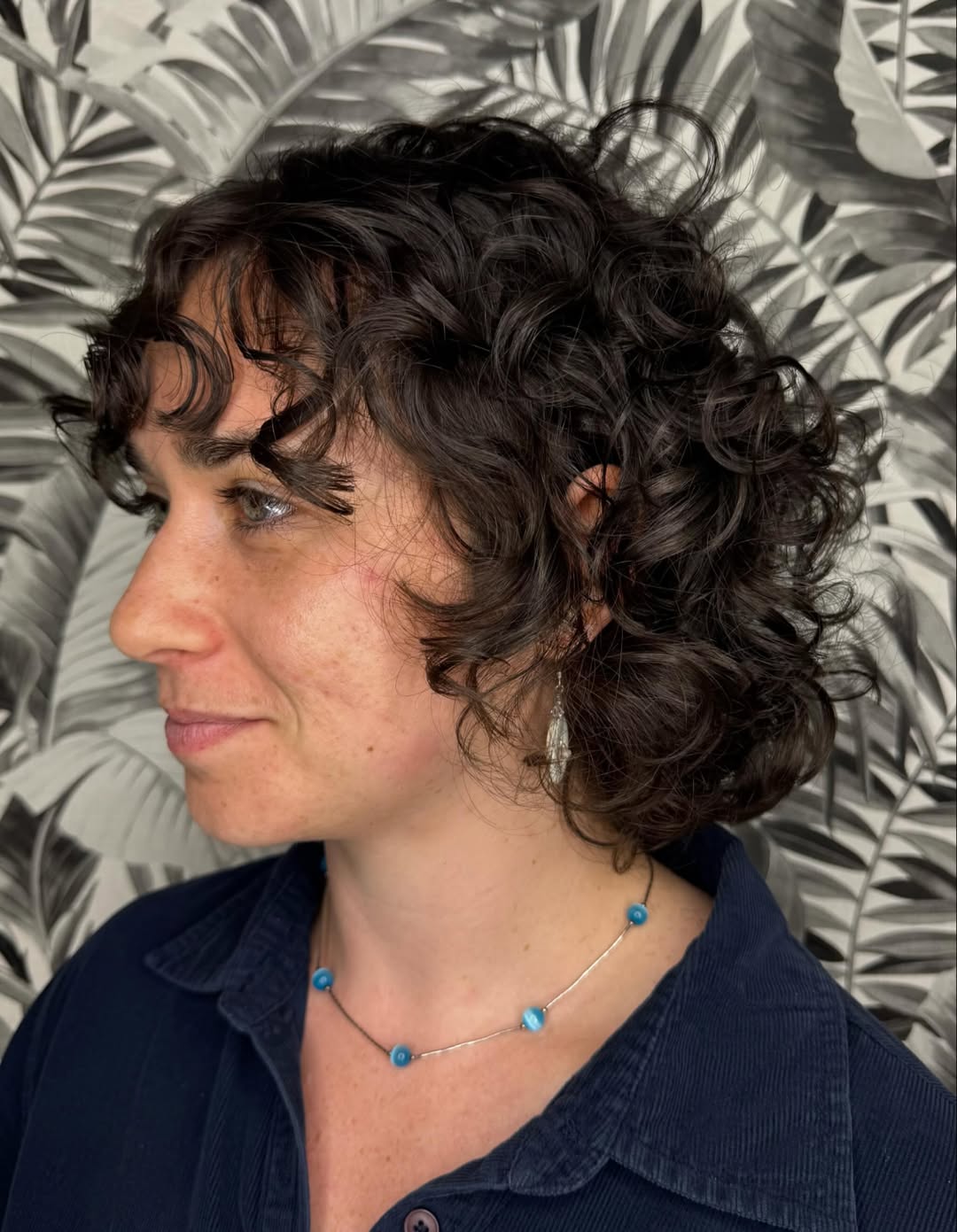 Chic Curly Wolfcut with Defined Texture