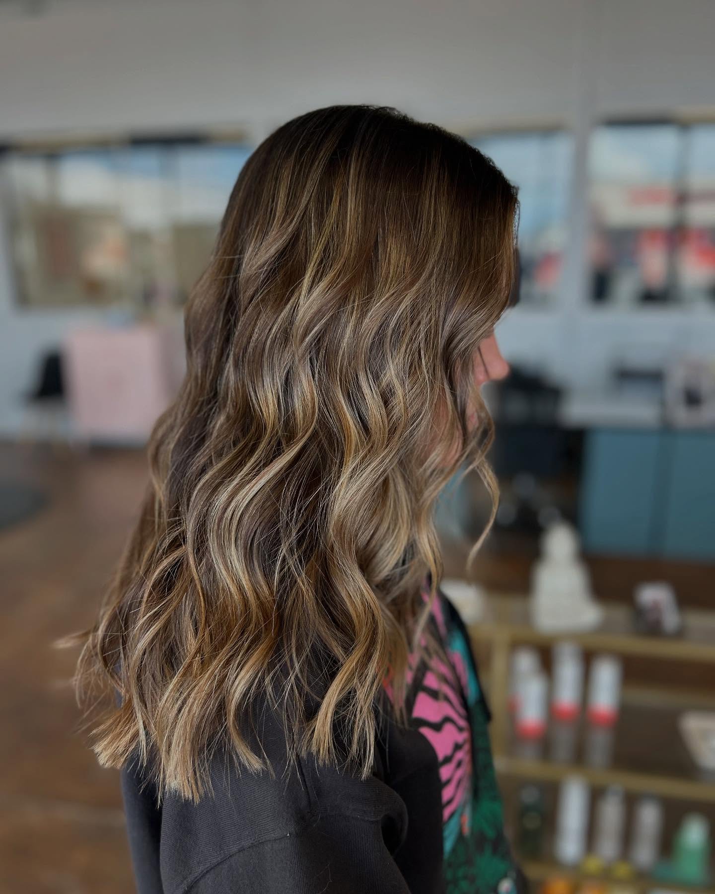 Chic Wavy Brunette with Warm Caramel Highlights