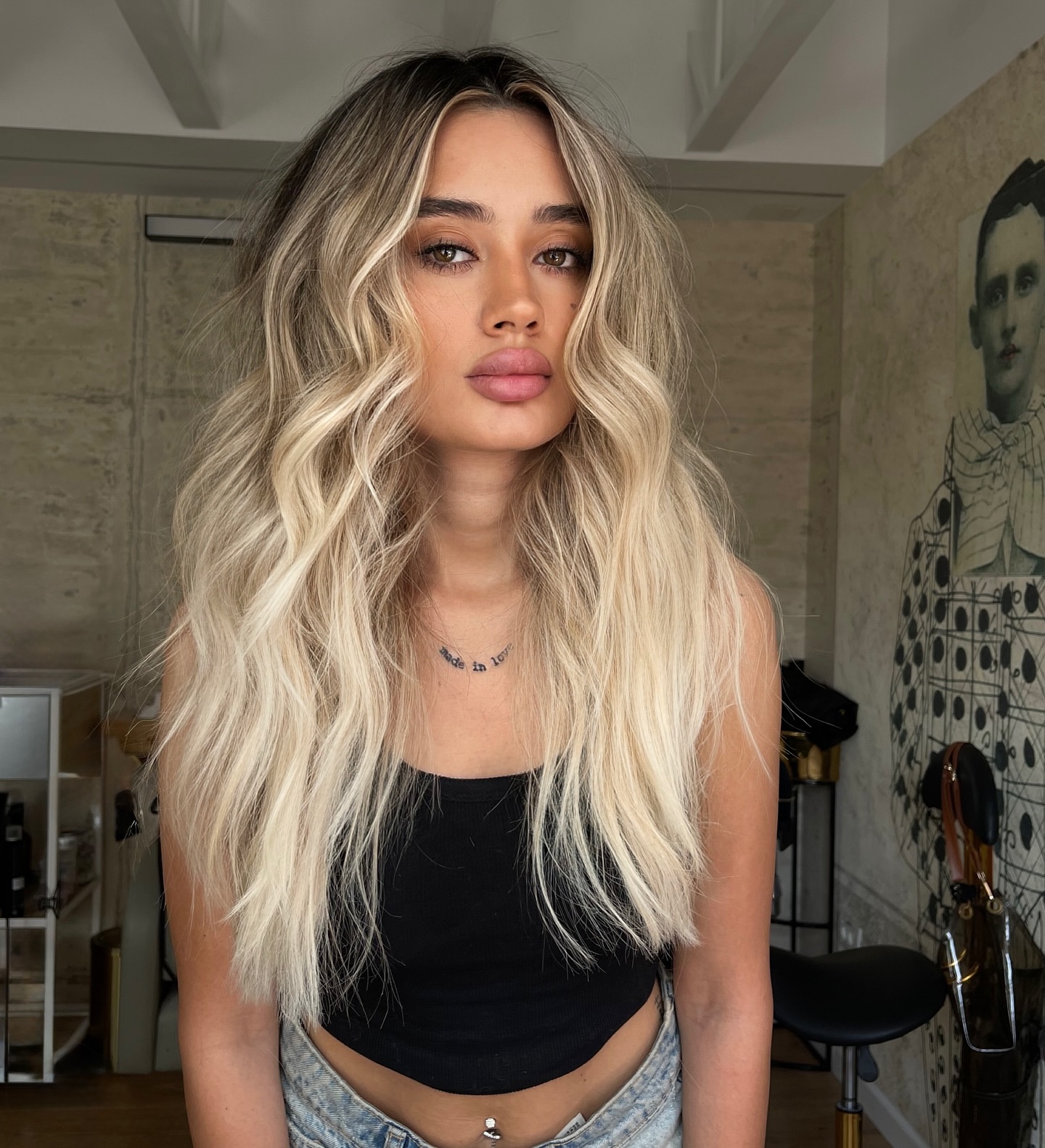 Effortless Beach Waves with Shadowed Roots