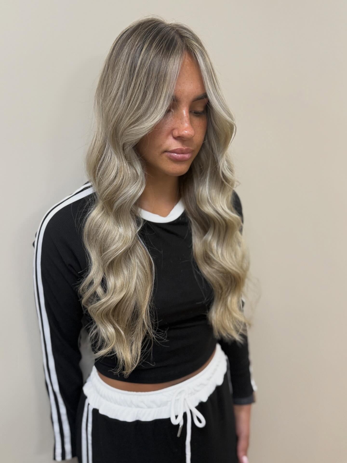 Effortlessly Blended Silver Blonde Waves