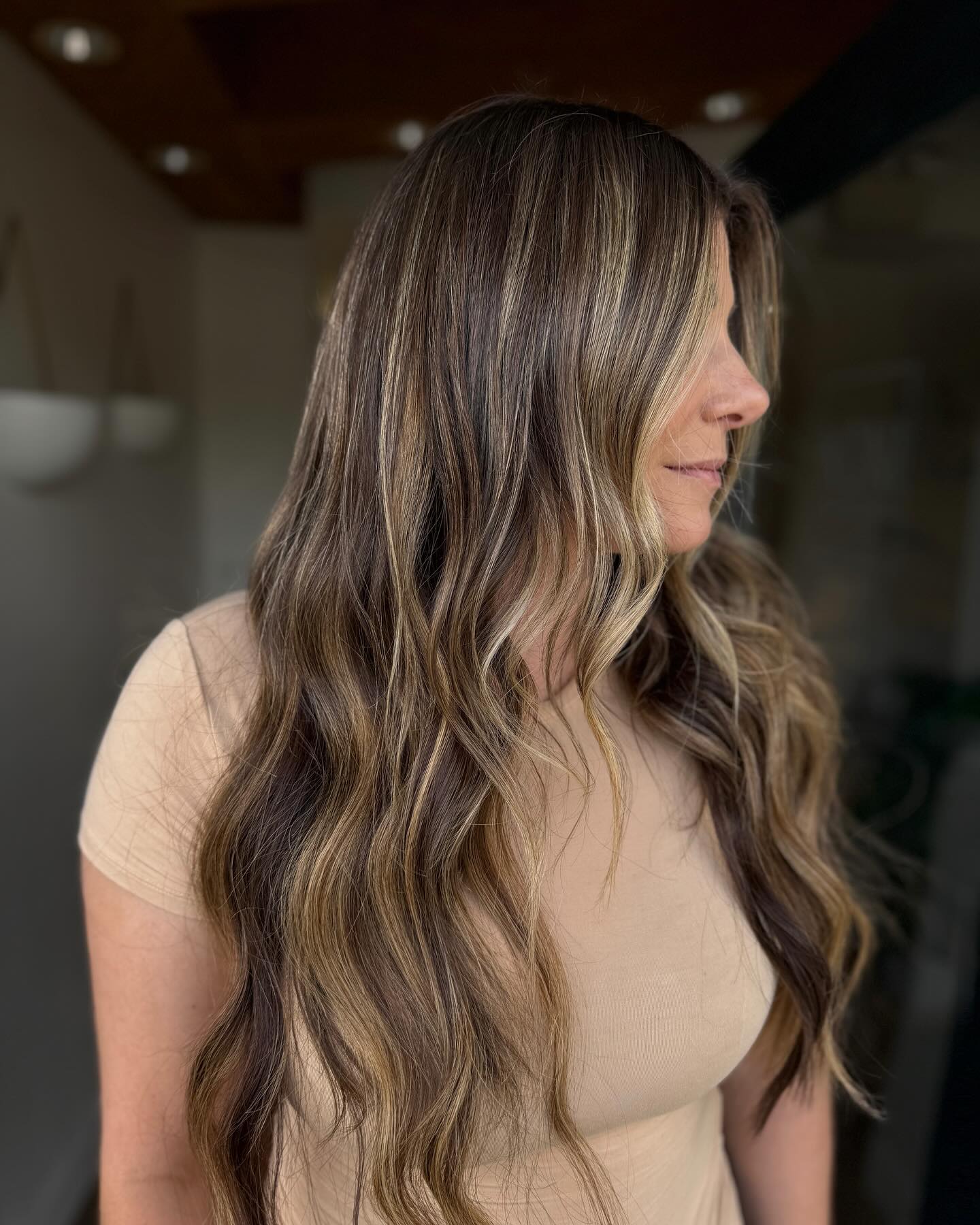 Glamorous Brunette Waves with Luminous Highlights