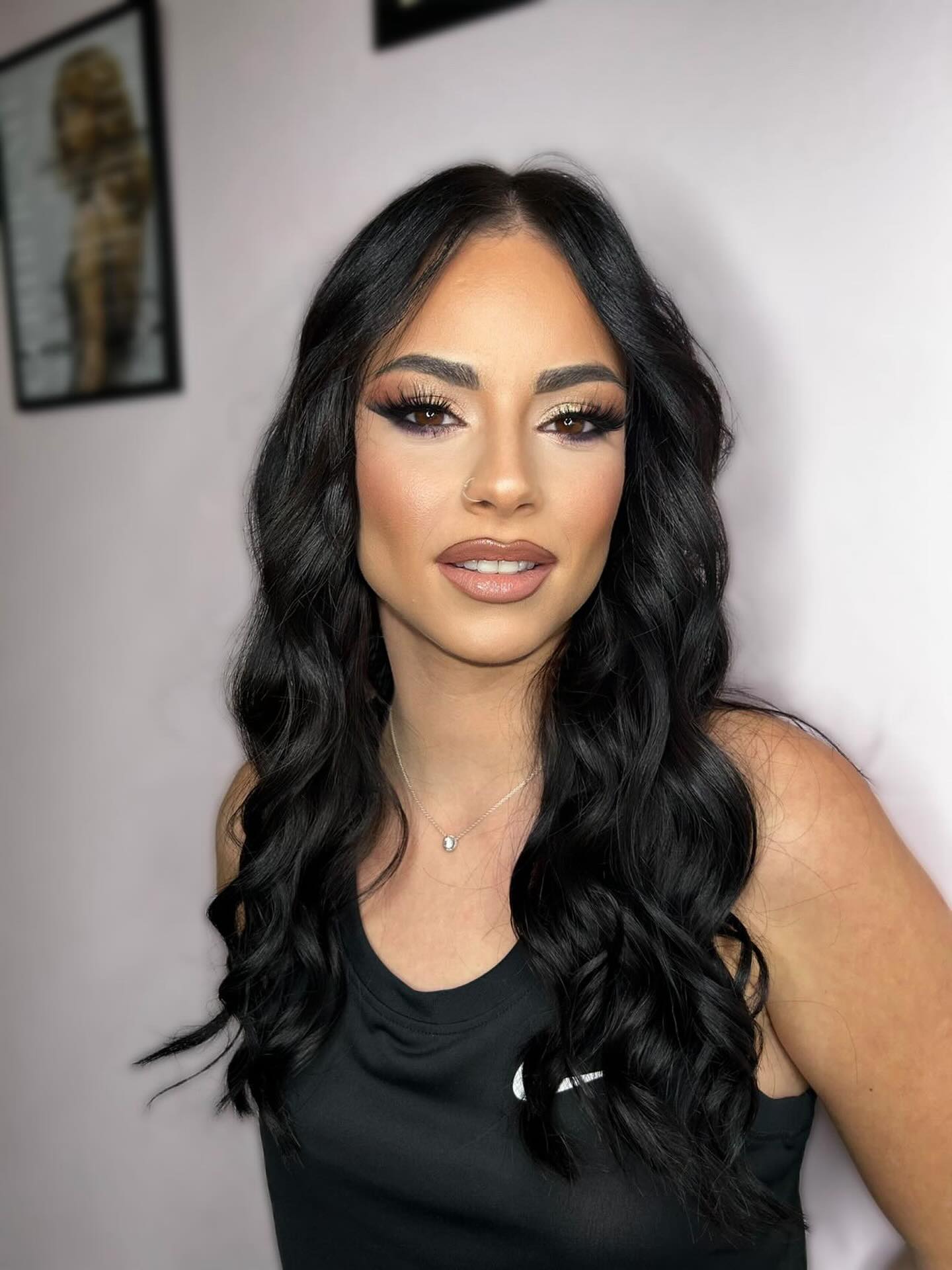 Glamorous Jet-Black Waves with Precision Cut