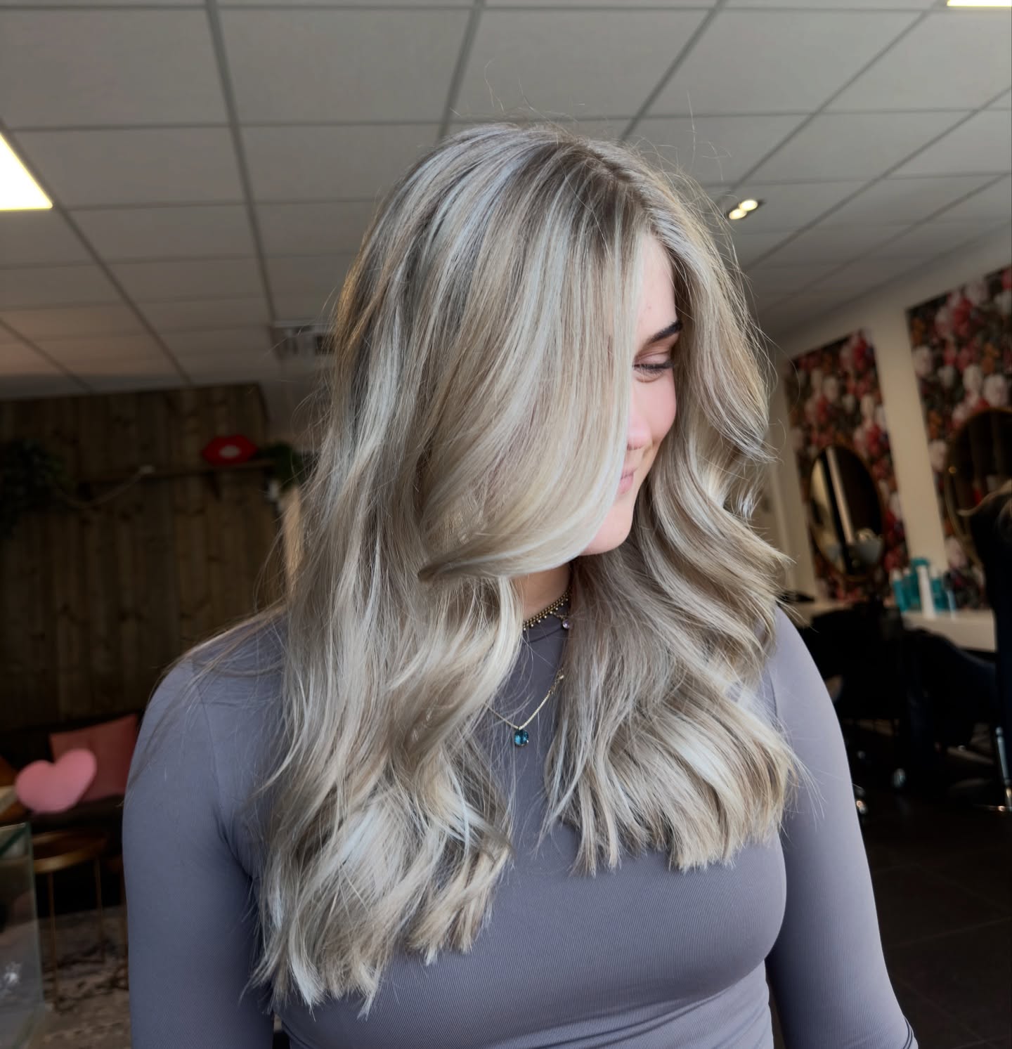 Lavish Cool-Toned Blonde Waves with Subtle Lowlights