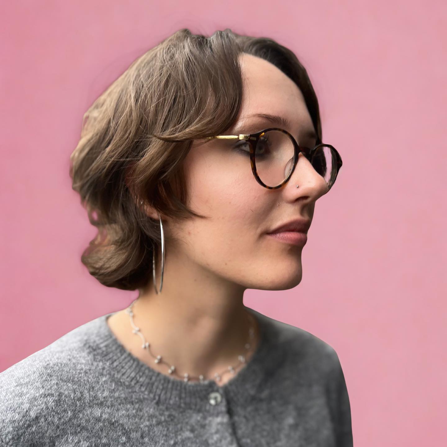 Modern Soft-Wave Bob with Subtle Highlights