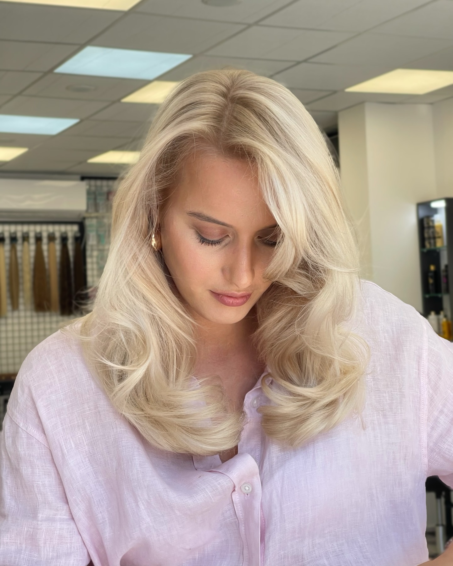 Platinum S-Wave Layers on Long Hair