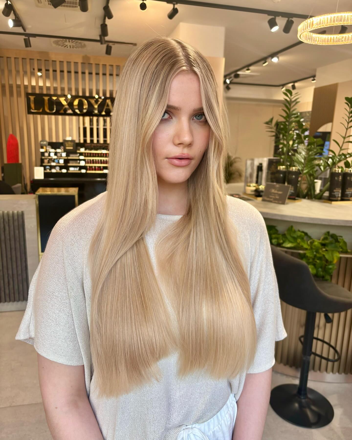 Seamless Long Blonde Babylights with Natural Flow