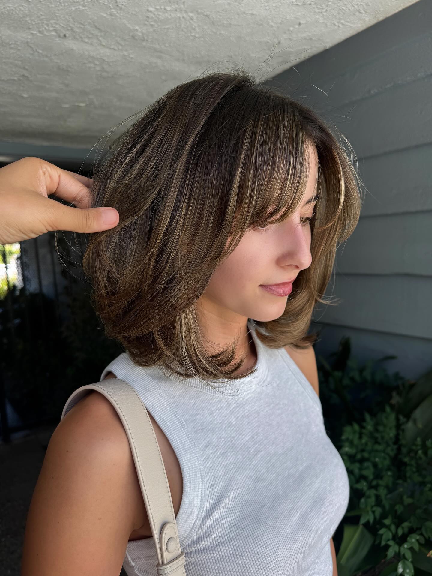 Sleek Chestnut Layered Bob with Face-Framing Highlights