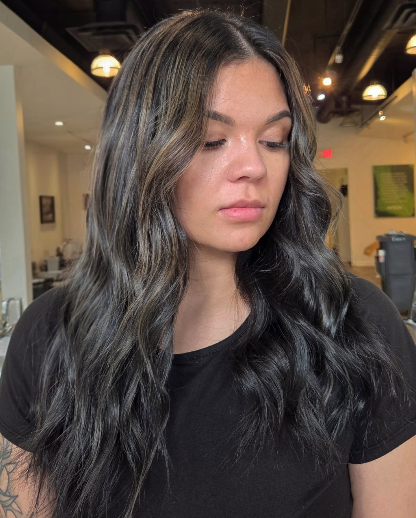 Softly Layered Brunette Waves with Subtle Highlights
