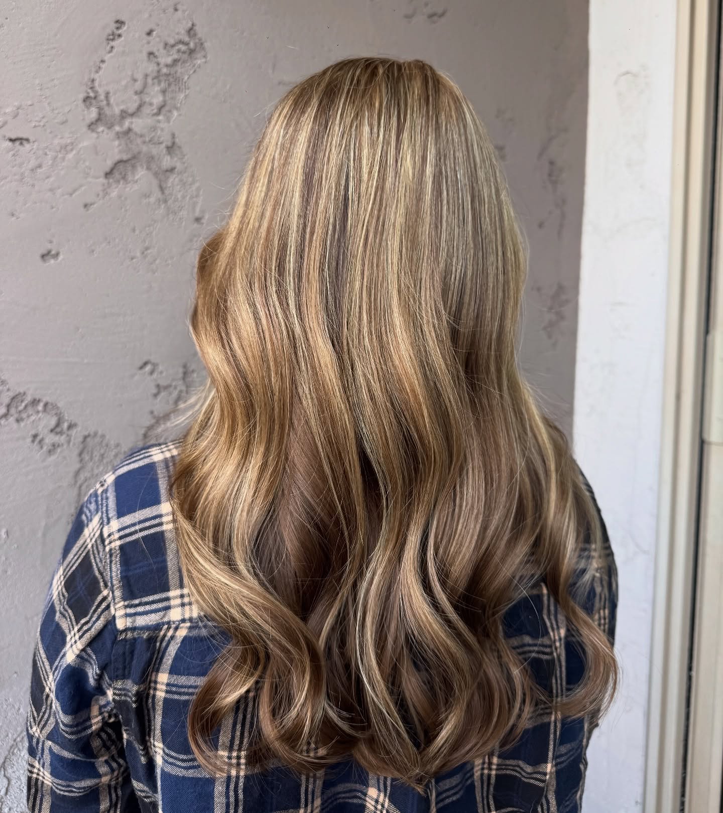 Stylish Brunette Waves with Dimensional Highlights