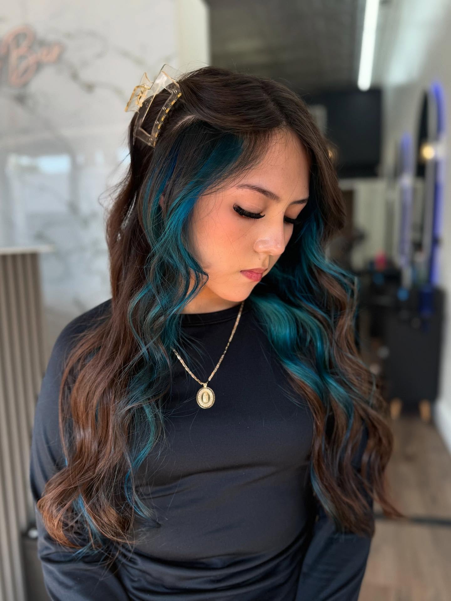 Stylish Long Waves with Teal Highlights