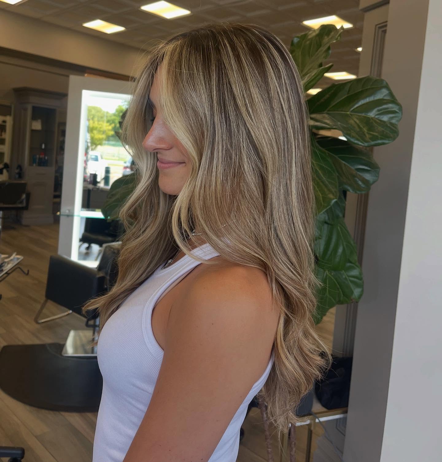 Subtly Sunlit Blonde Strands with Multi-Tonal Elegance