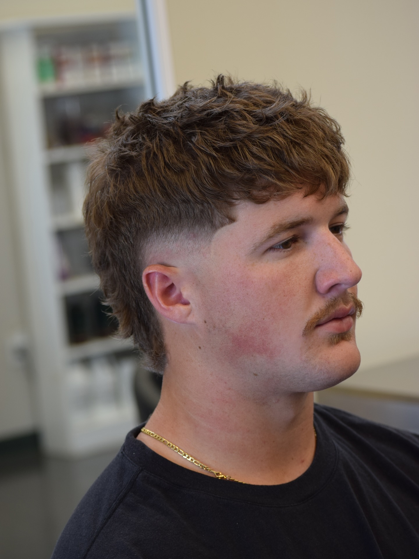 Textured Short Mullet with Defined Layers