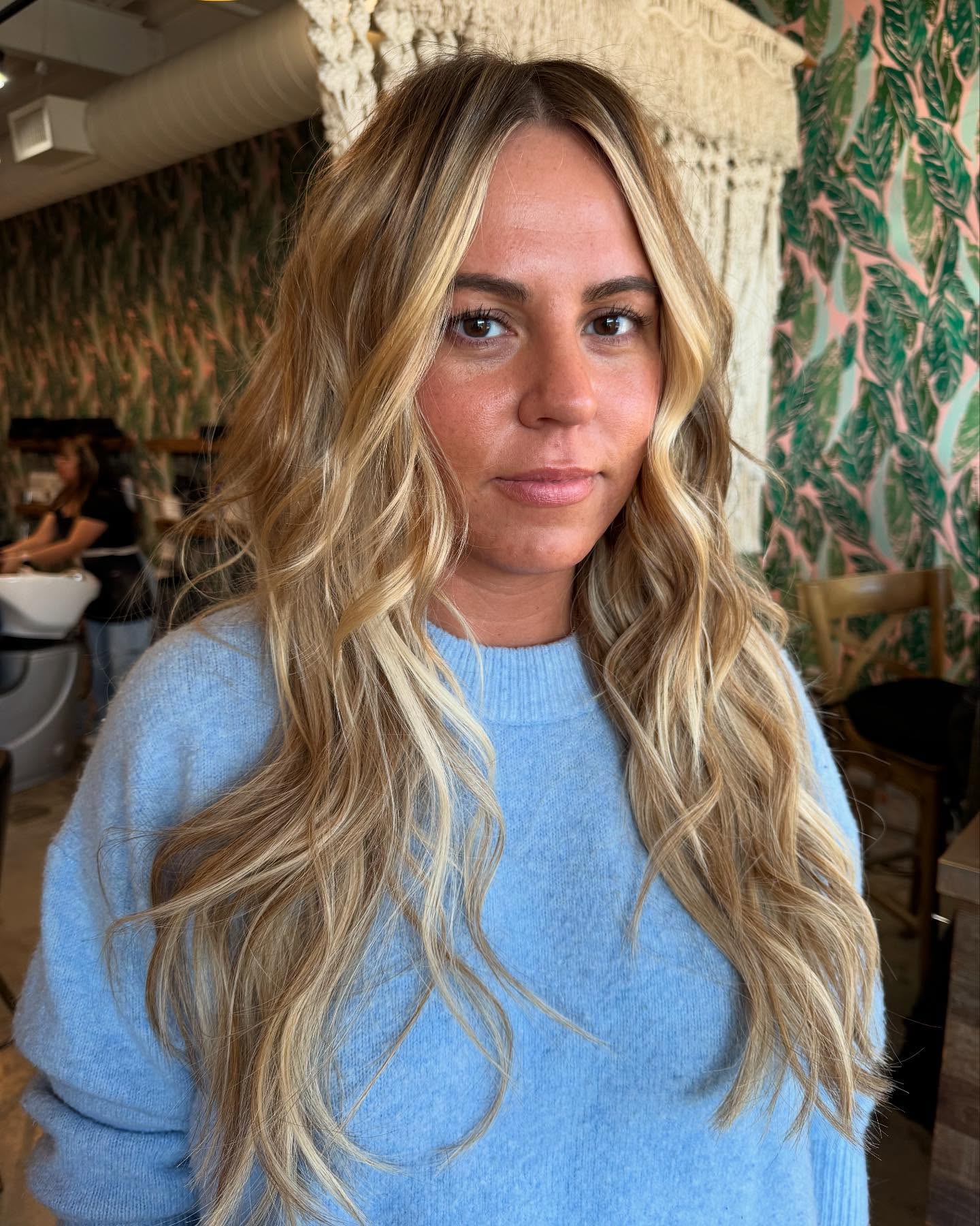 Beachy-Blonde-Waves-with-Dark-Roots