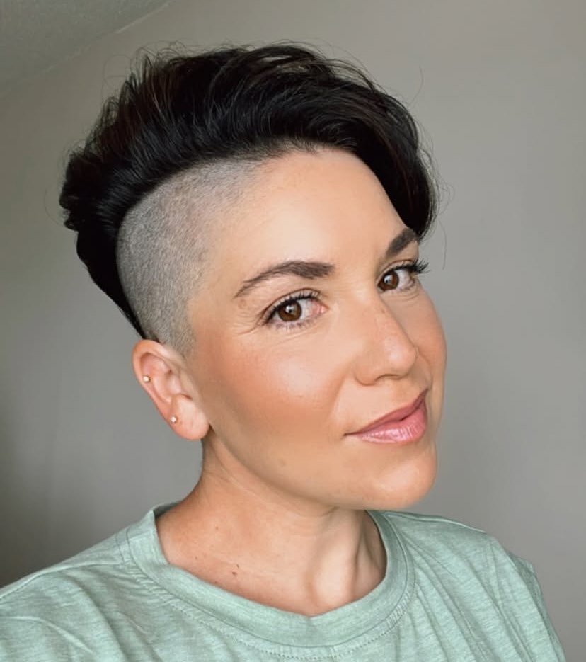 Contrast-Trimmed Voluminous Pompadour