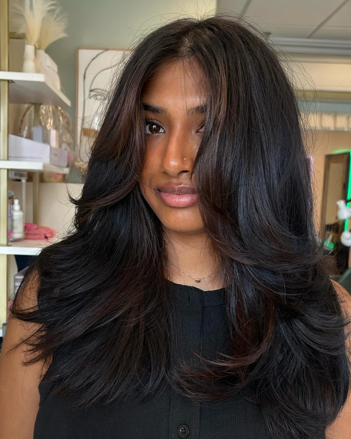 Flowing Dark Layers with Soft Waves