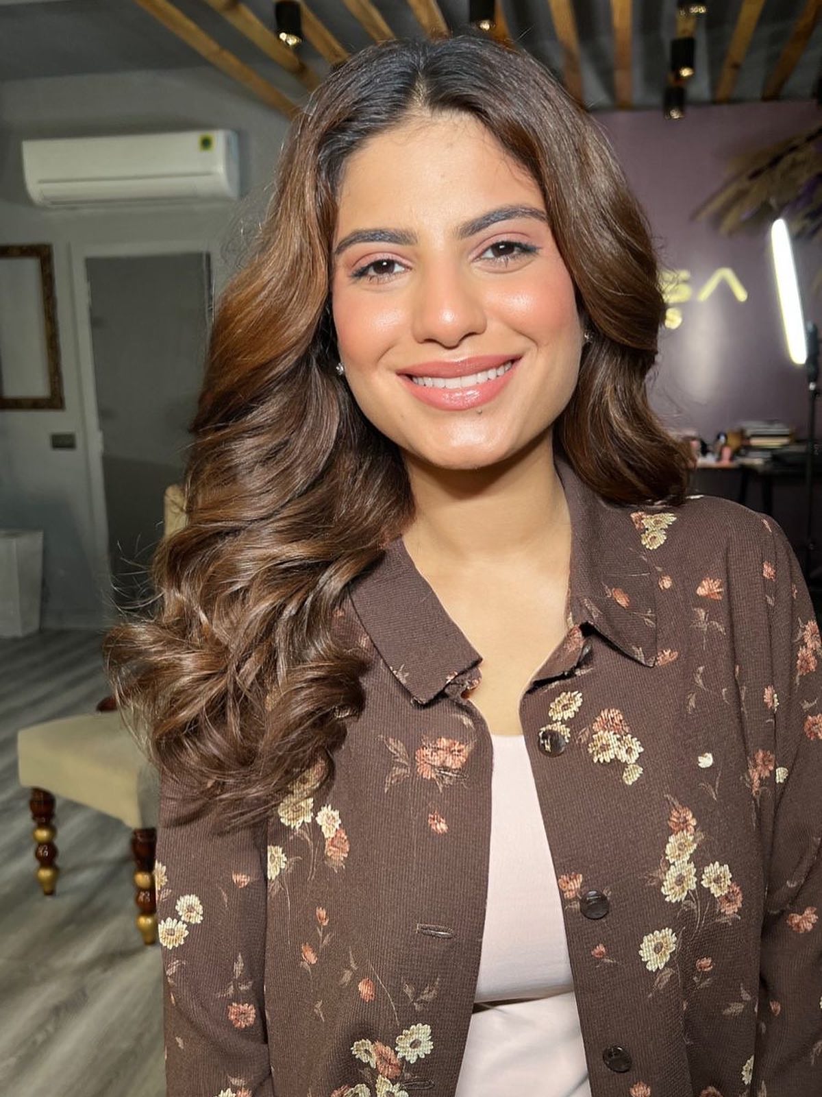 Lustrous Caramel Ribbon Highlights on Long Waves