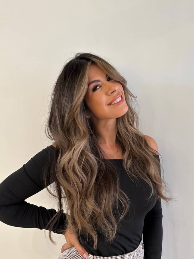 Sun-Kissed-Caramel-Waves-with-Contrast-Highlights