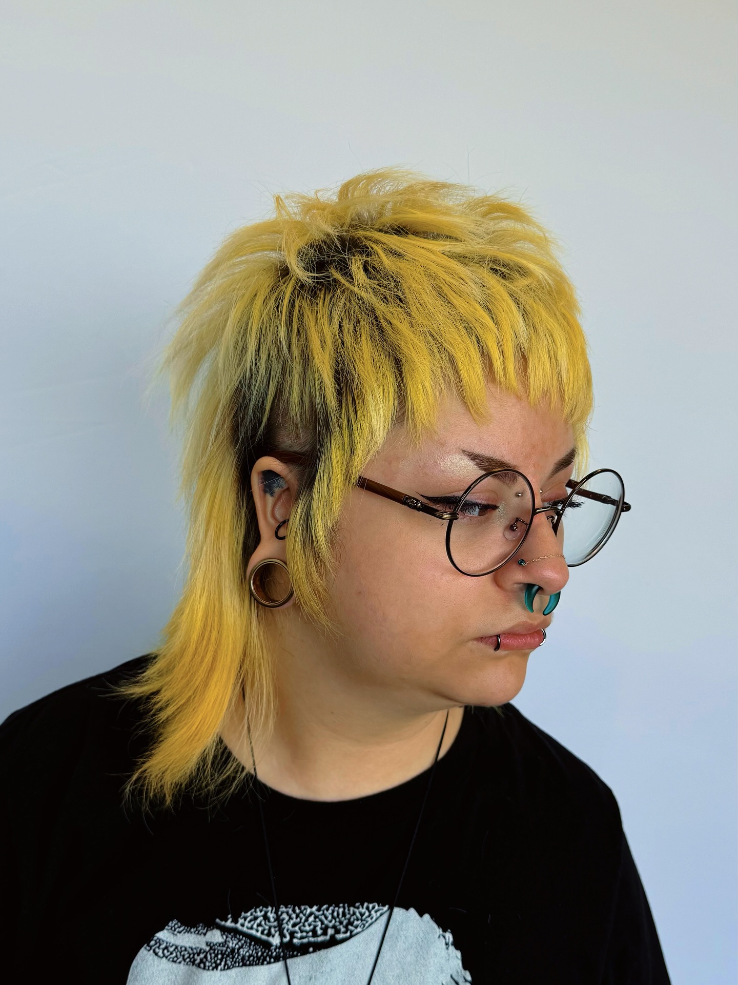 Sun-Kissed Matte Blond Chop with Shadow Roots