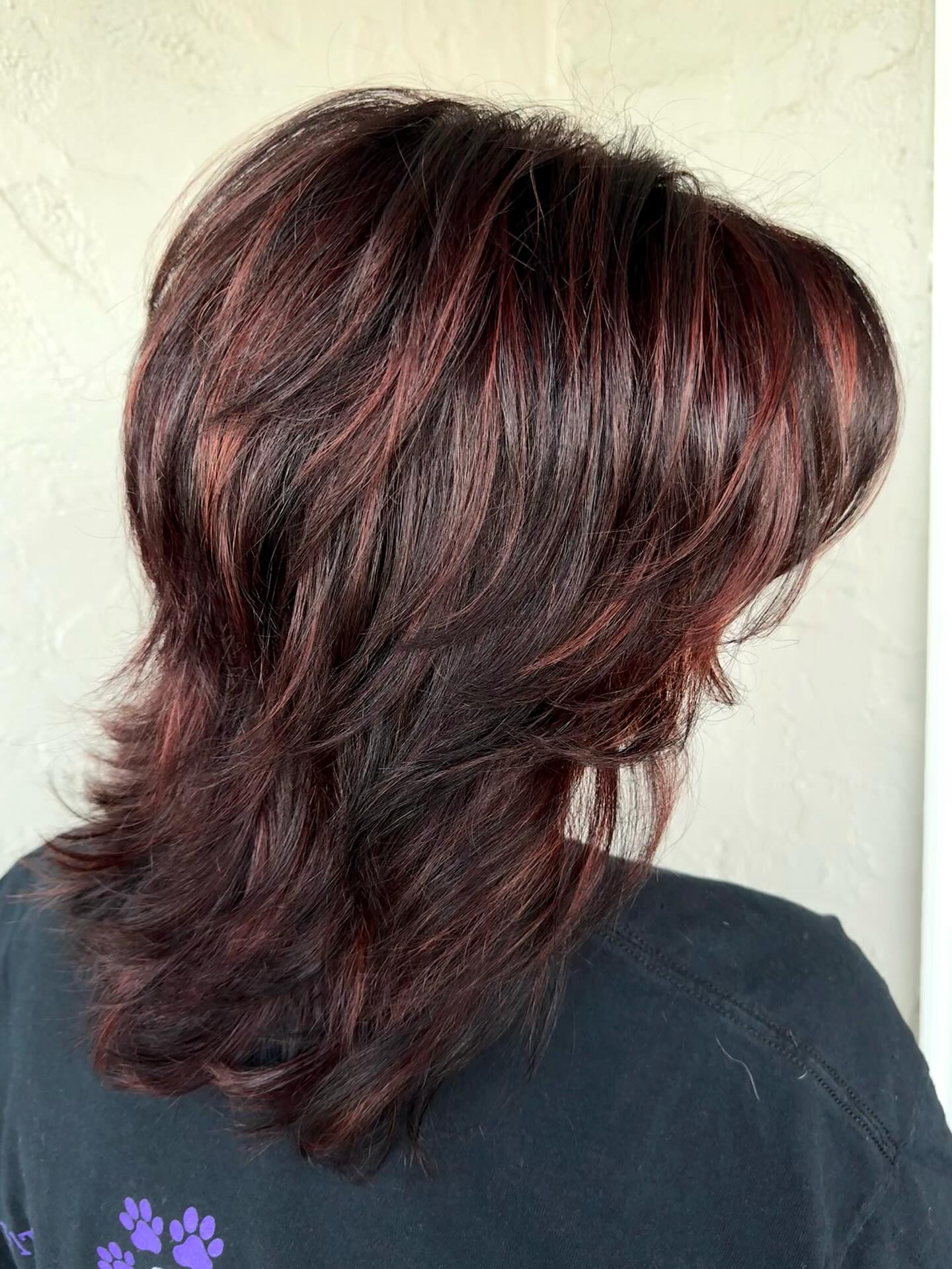 Chic Layered Bob with Fiery Red Highlights