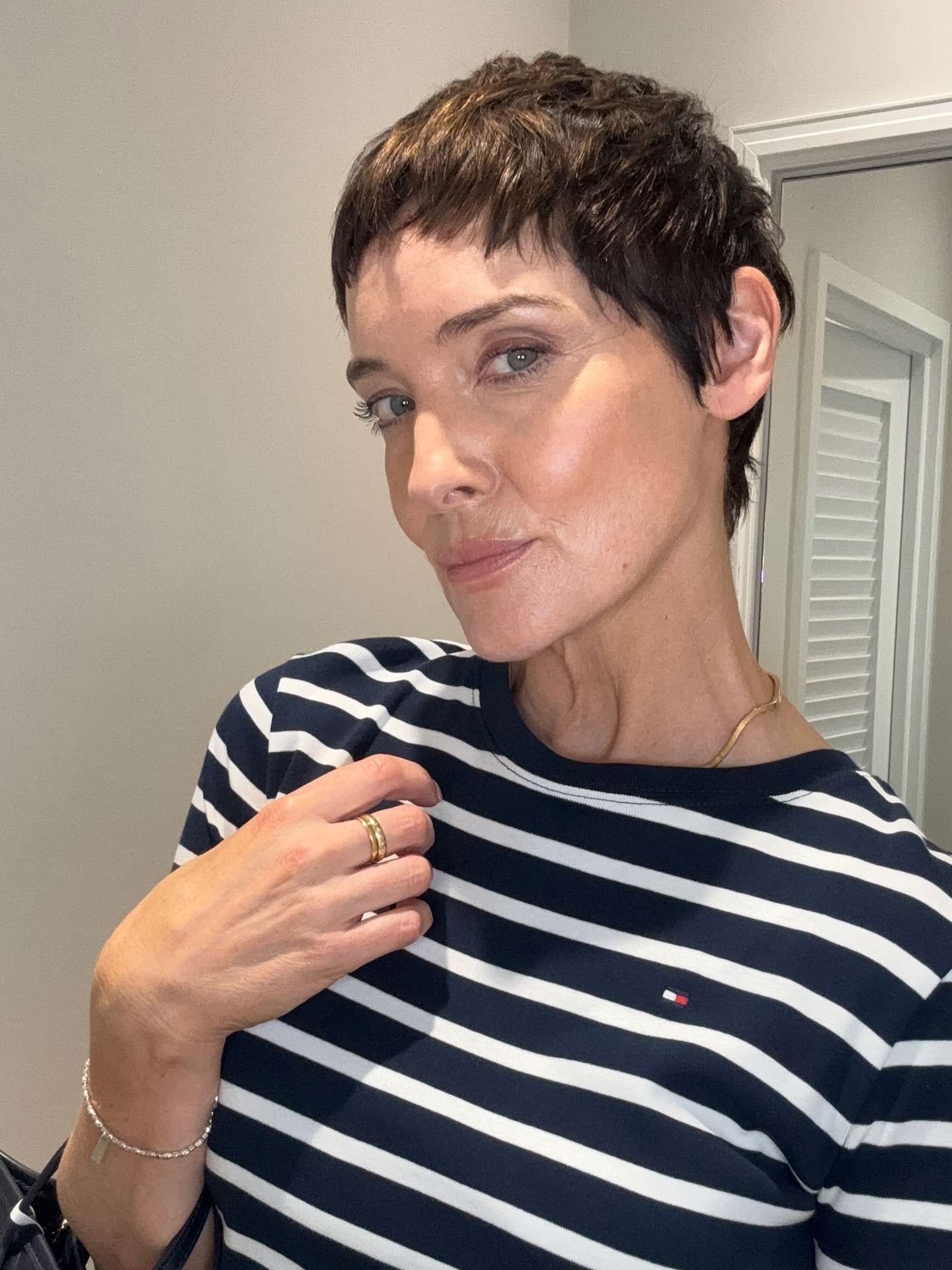 Chic Textured Short Brown Pixie with Edgy Layers