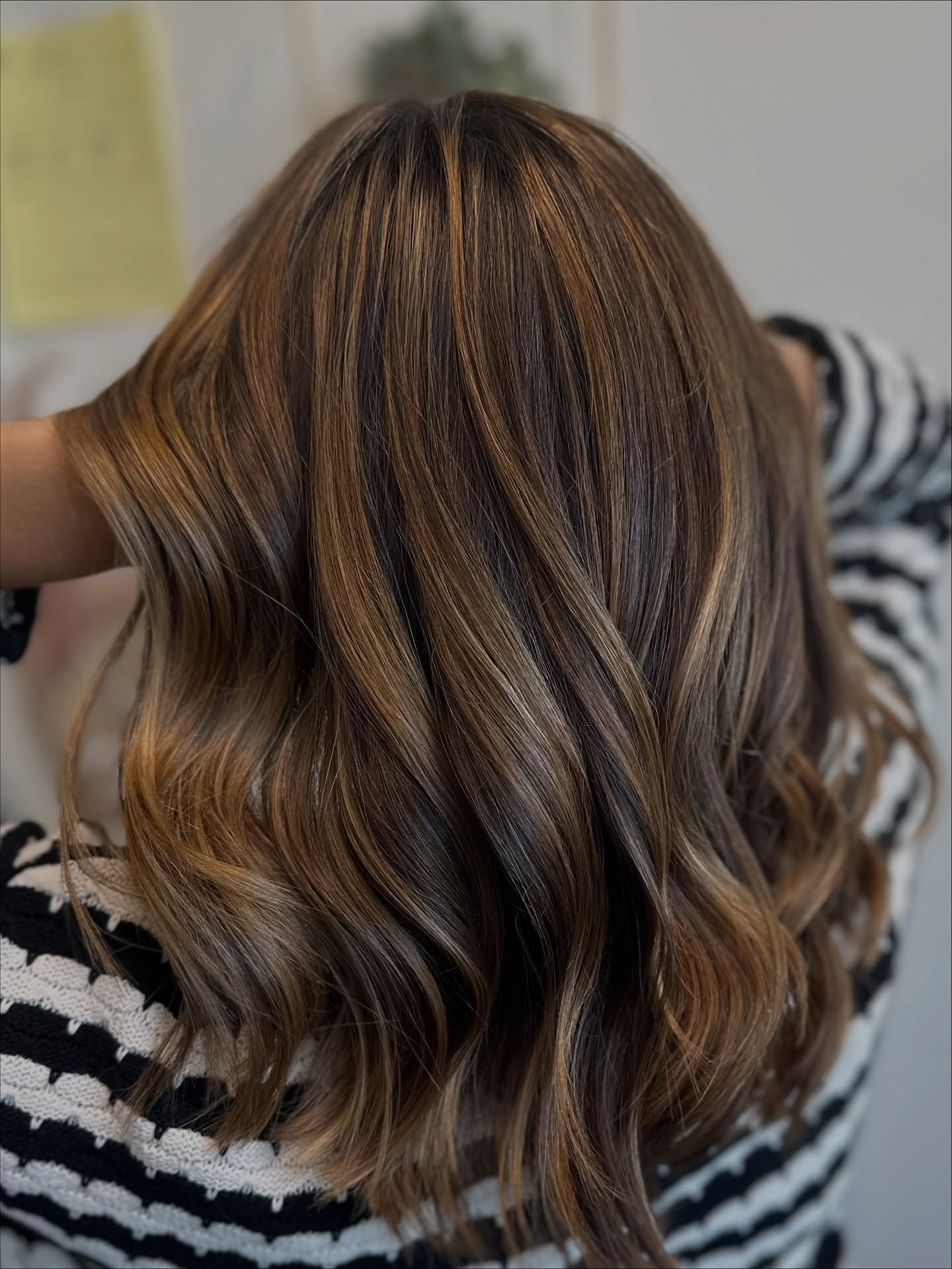 Textured Chestnut Waves with Golden Highlights