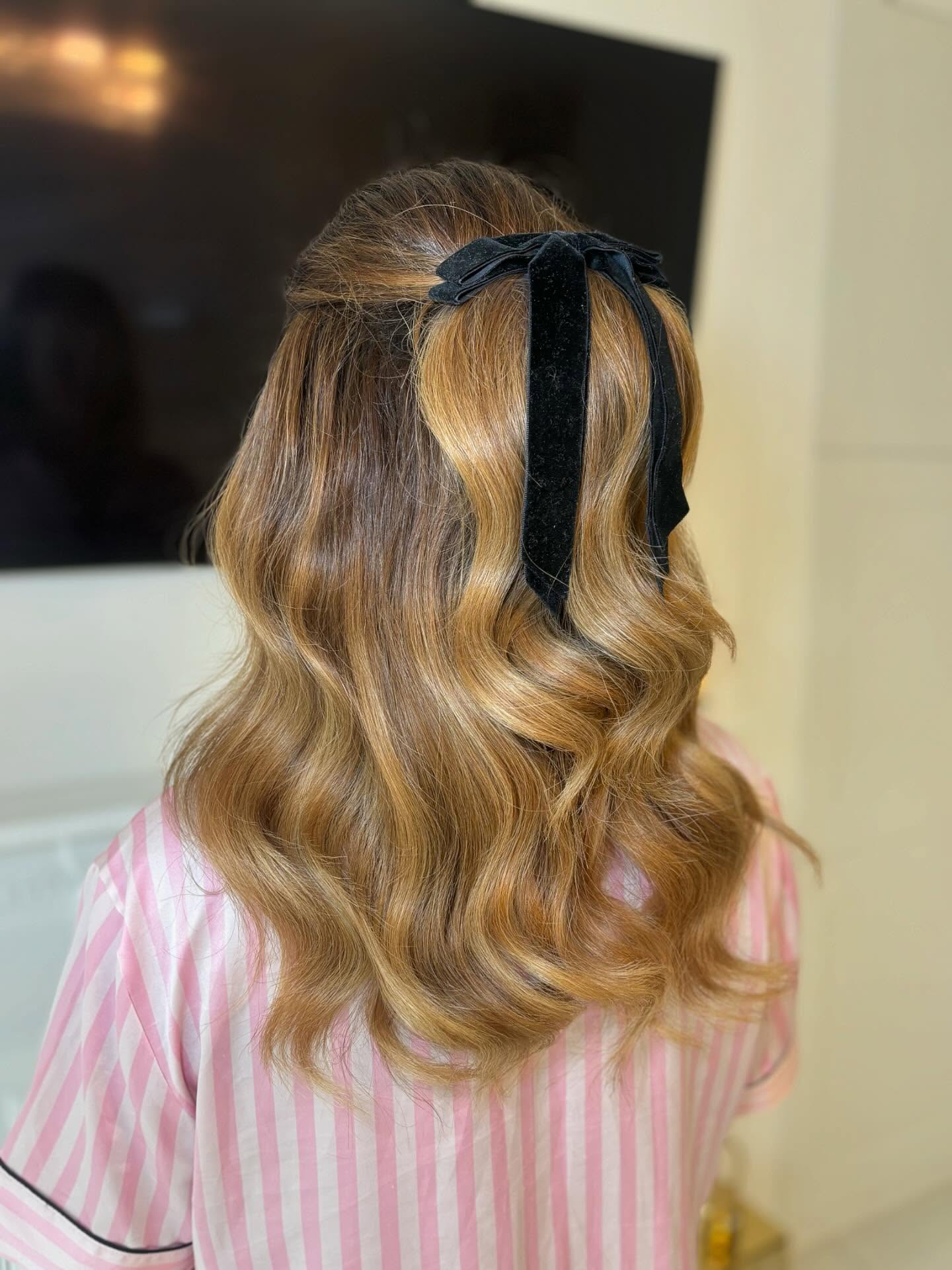 Charming Golden Waves with Velvet Bow Accent